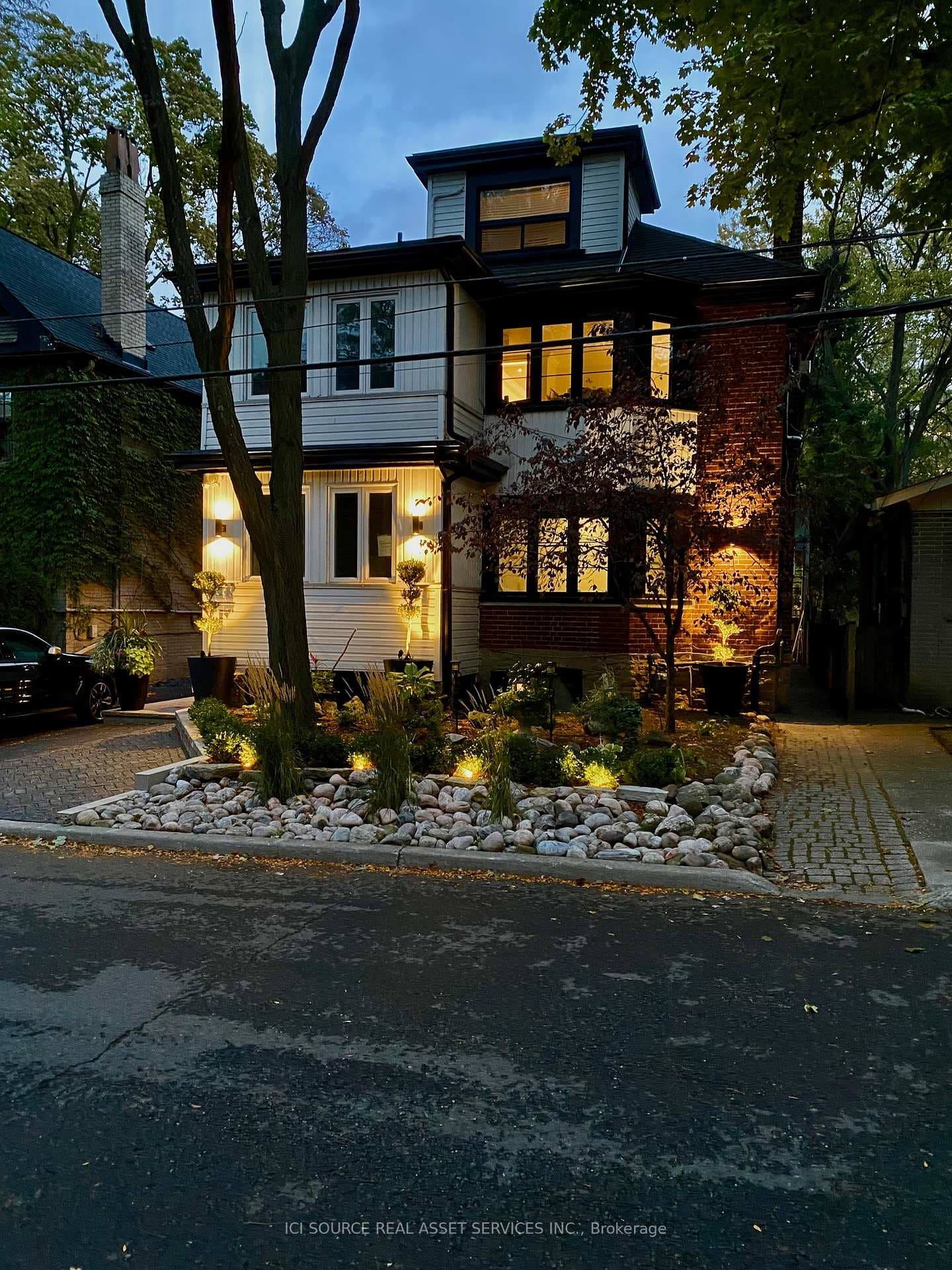 27 Glen Elm Avenue photo 40
