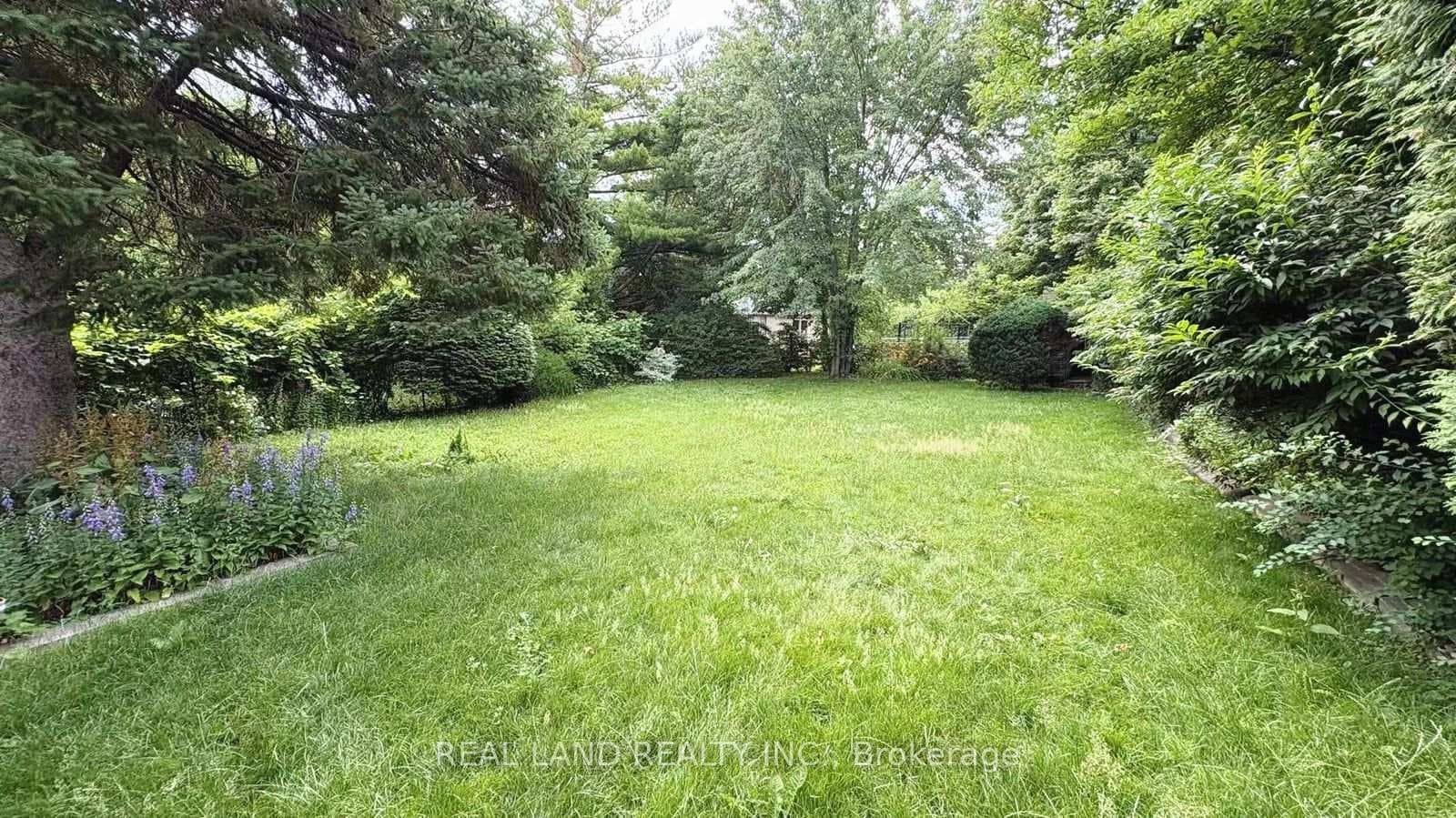53 Lloydminster Crescent photo 29