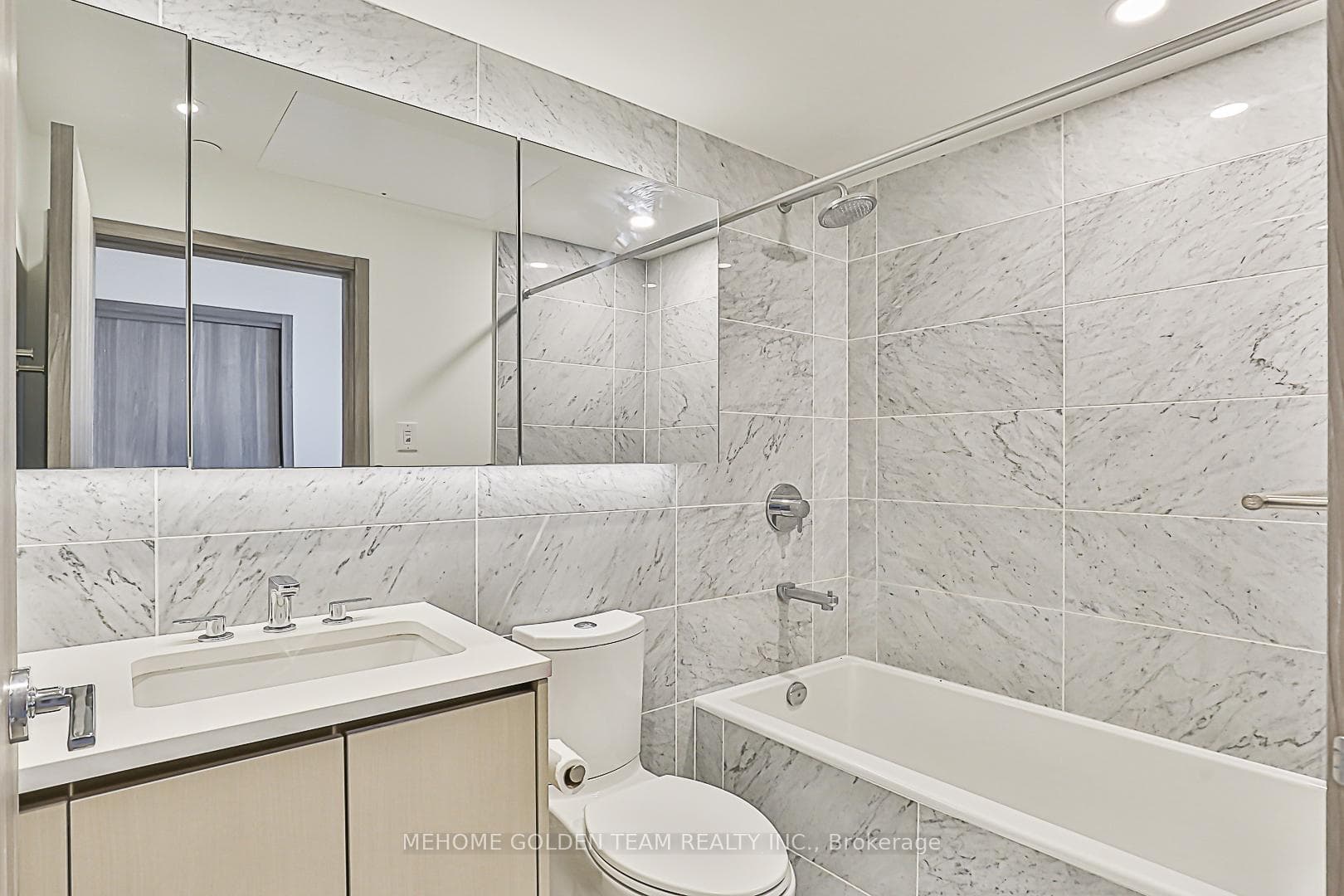 85 Mcmahon Drive Unit 1611 photo 11