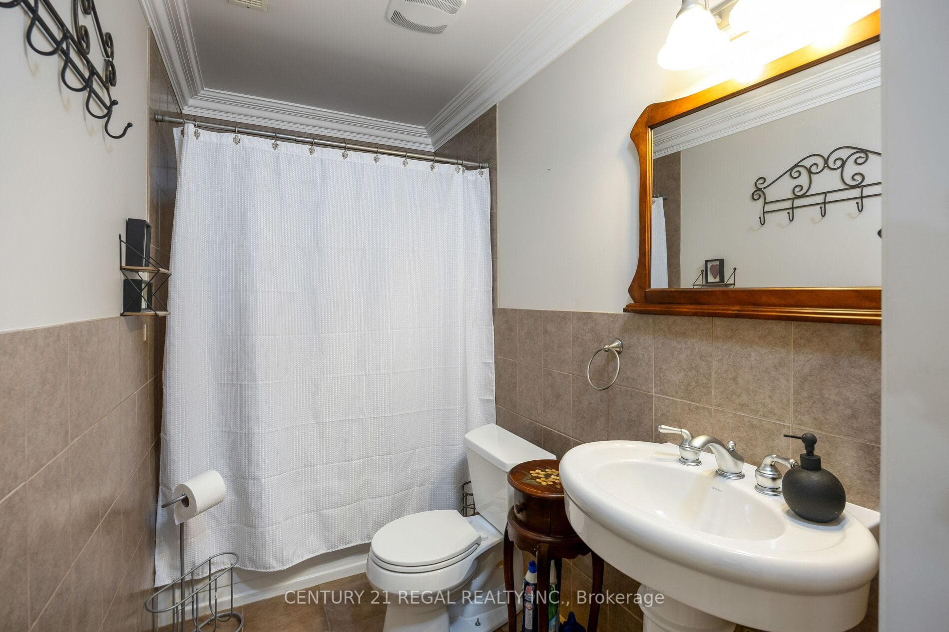 127 Sultana Avenue photo 35