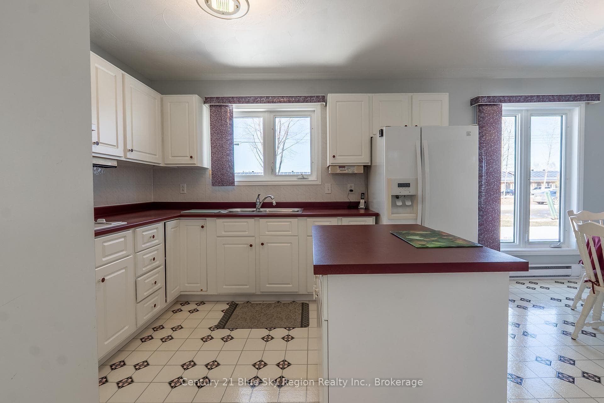 204 Railway Street photo 3