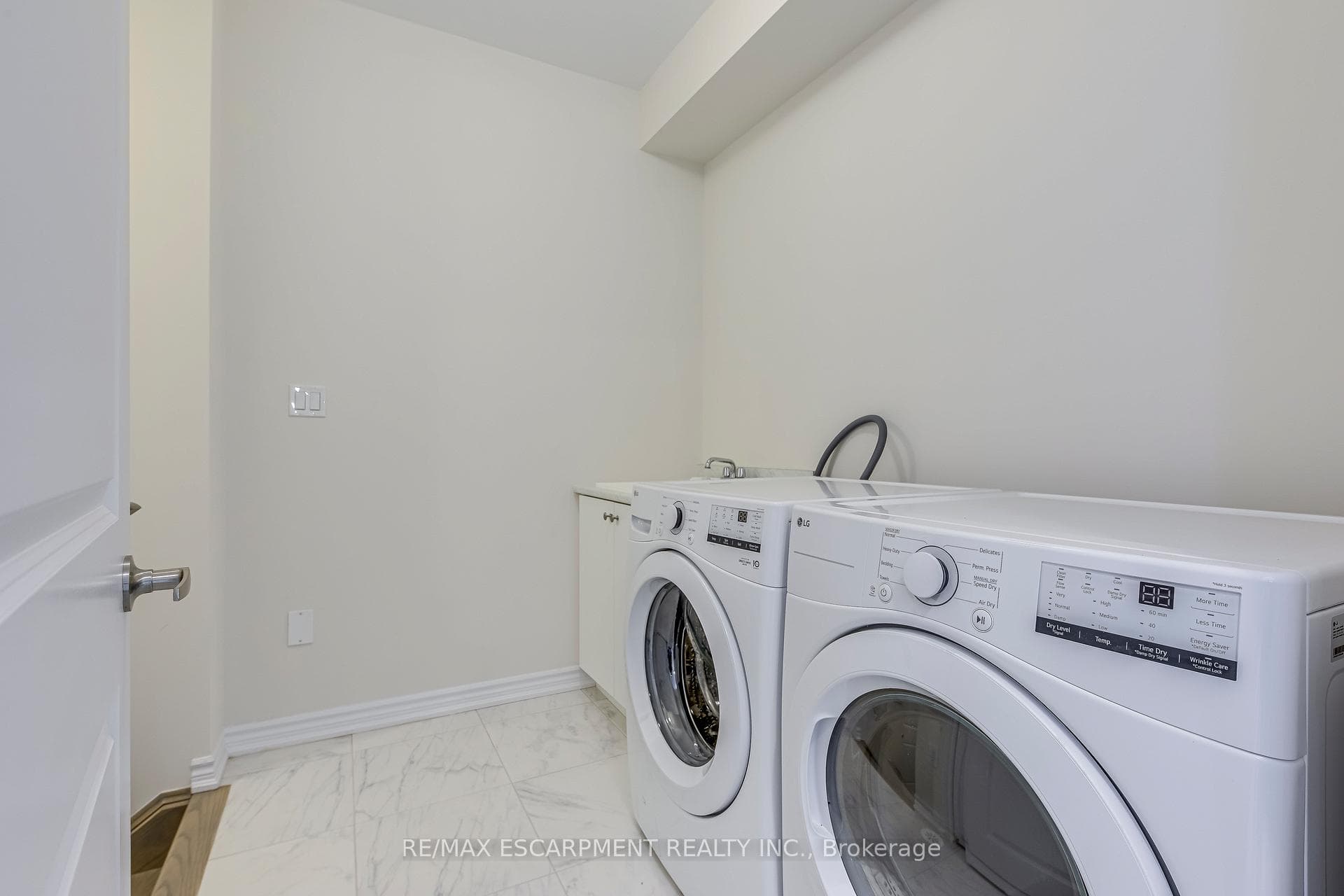 3071 Welsman Gardens photo 8