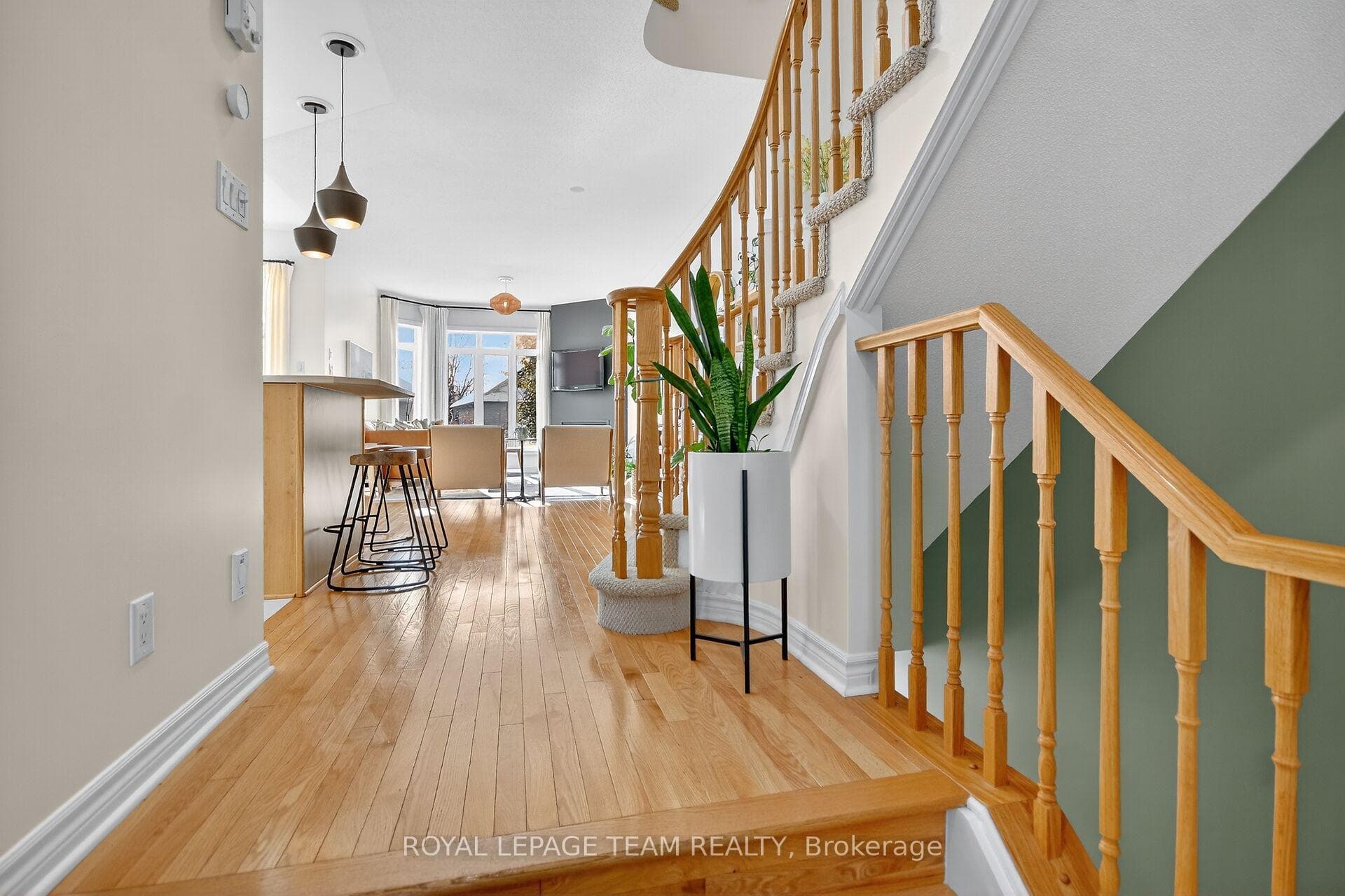293 Waymark Crescent photo 3