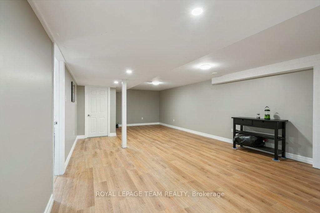 621 St Lawrence Street photo 24