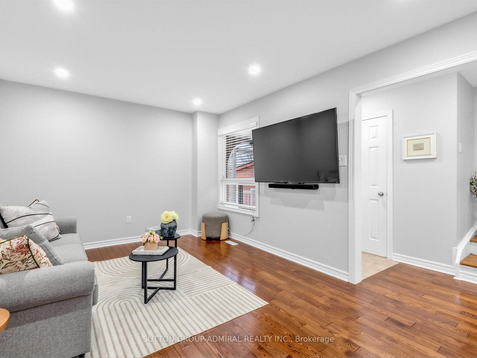 155 Mabley Crescent photo 12