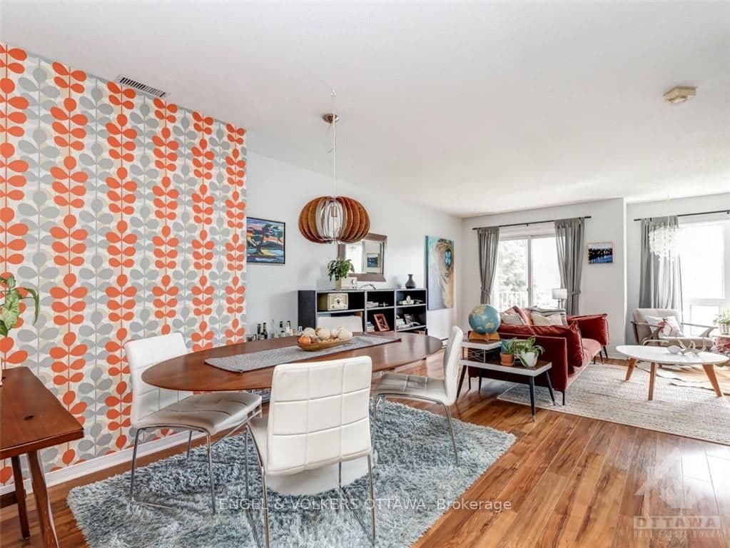 204 BRISTON photo 10