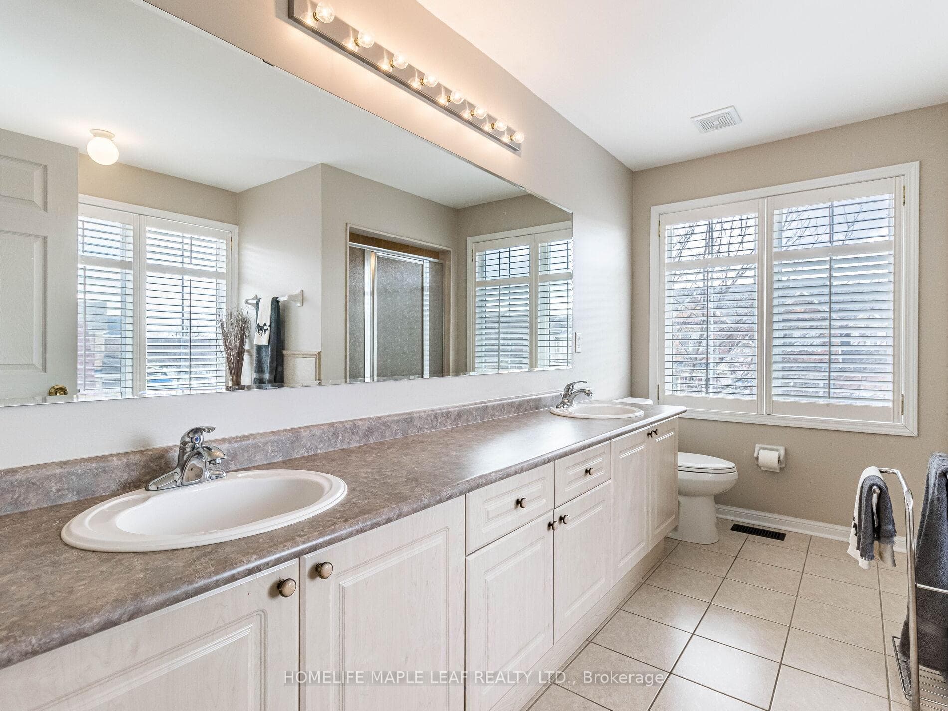 189 Treeline Boulevard photo 20