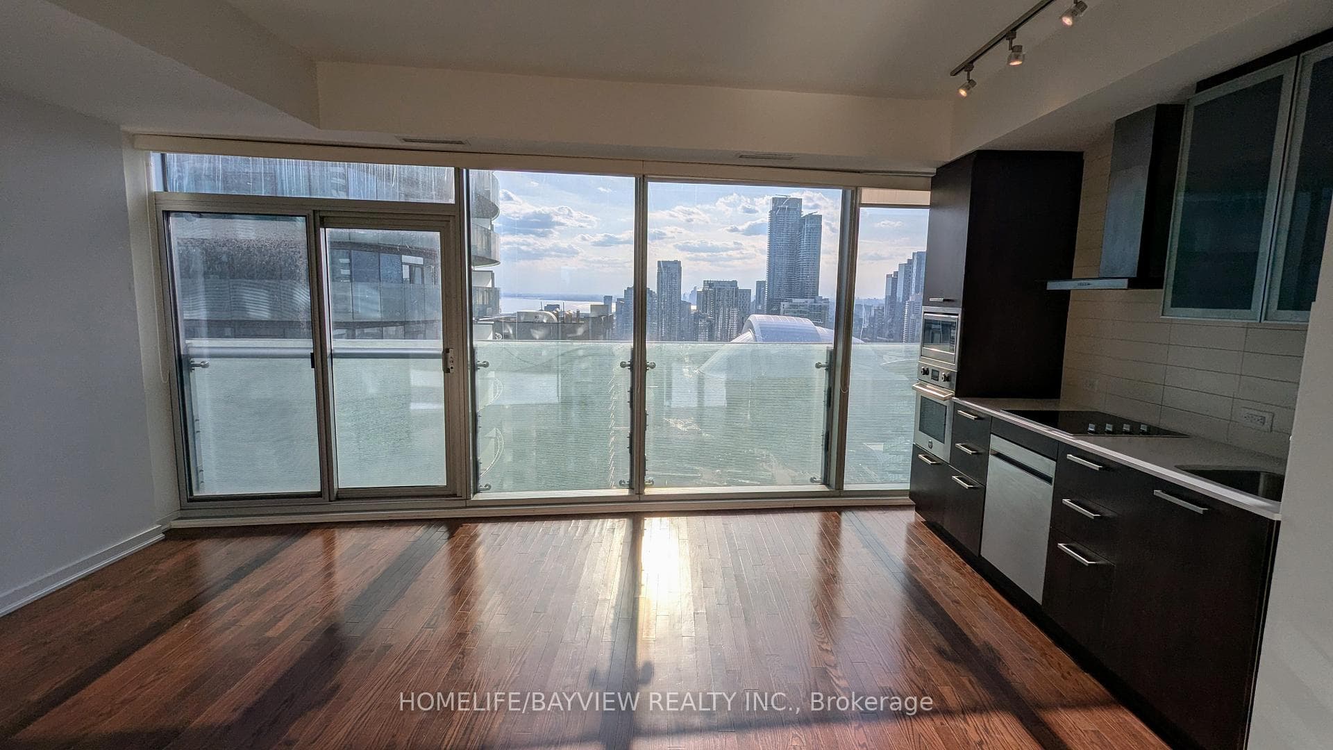 14 York Street Unit 3306 photo 4