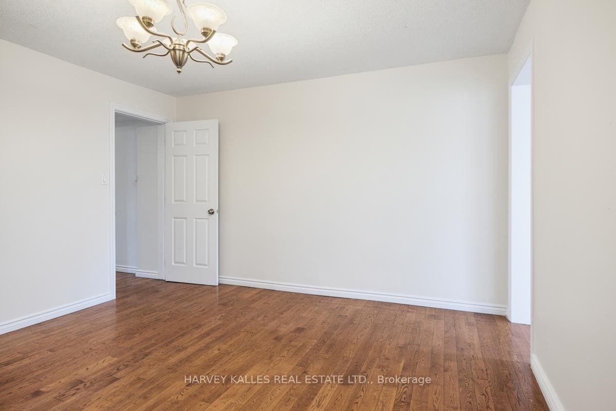 916 Bloor Street Unit Upper photo 7