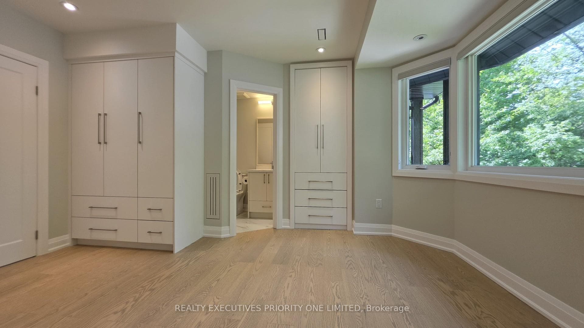 10 Lascelles Boulevard Unit Main photo 25