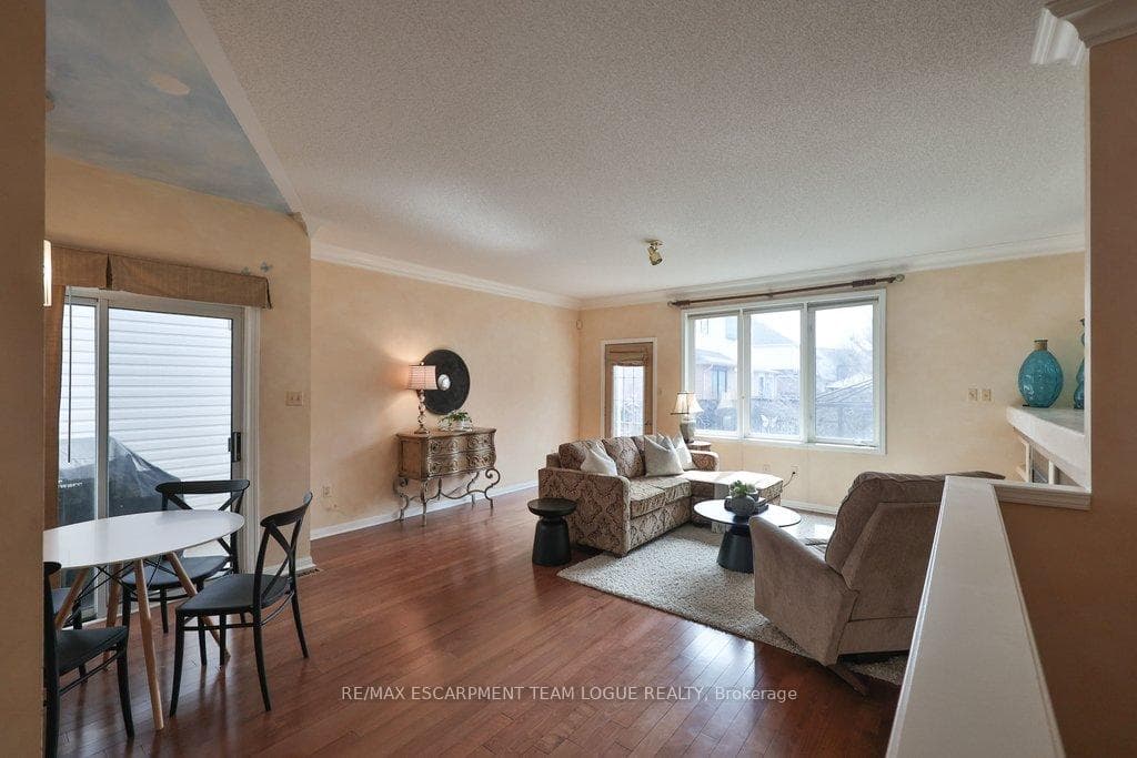 2193 Woodglen Crescent photo 13