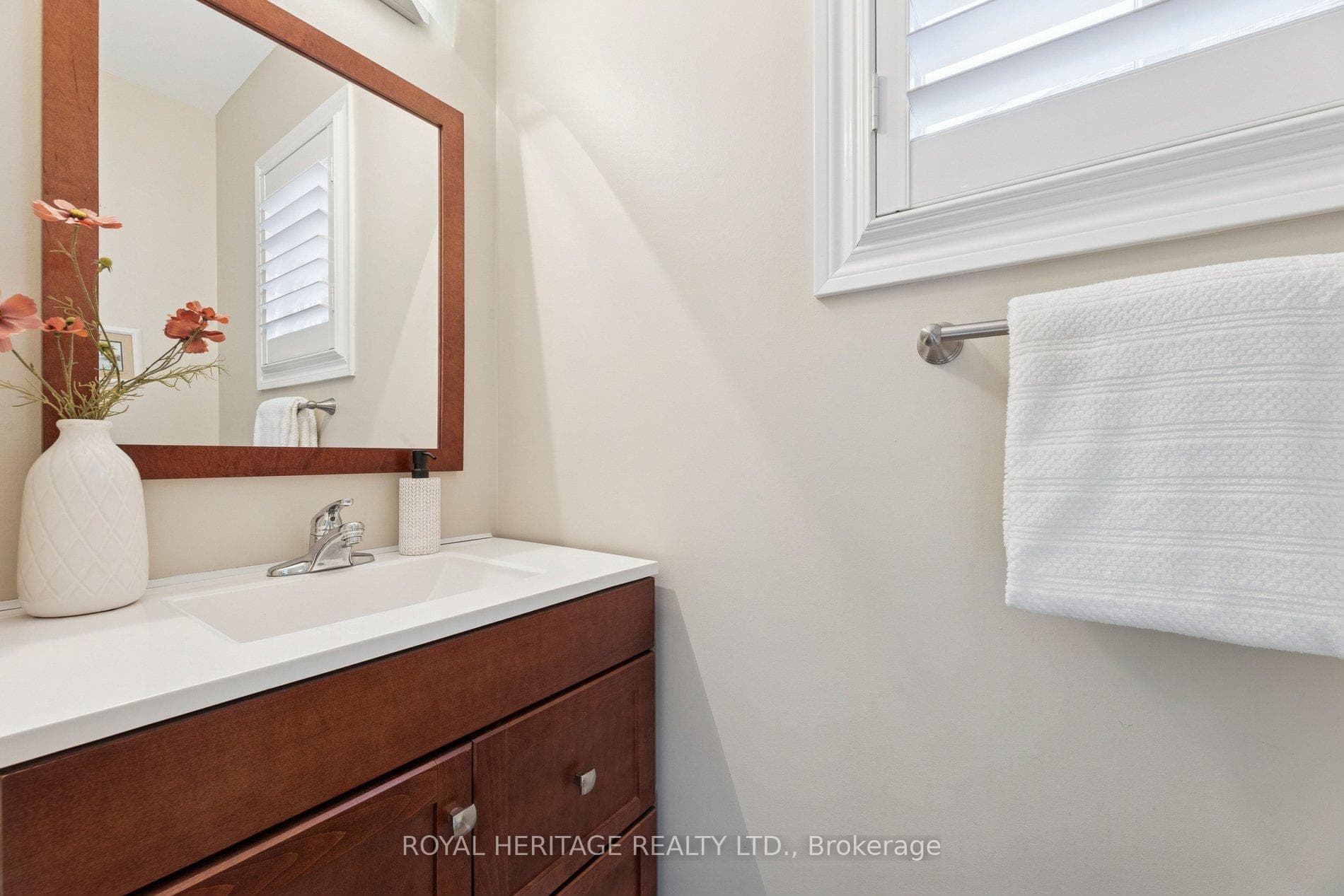 63 Laprade Square photo 20