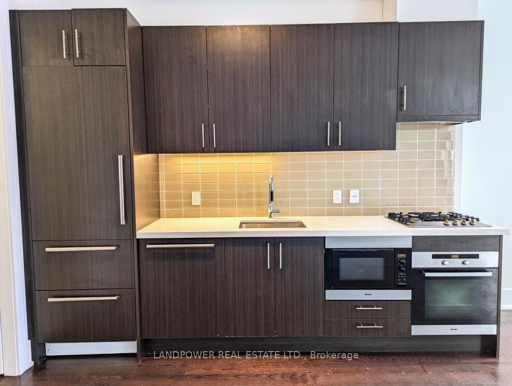 39 Queens Quay Unit 1030 photo 4