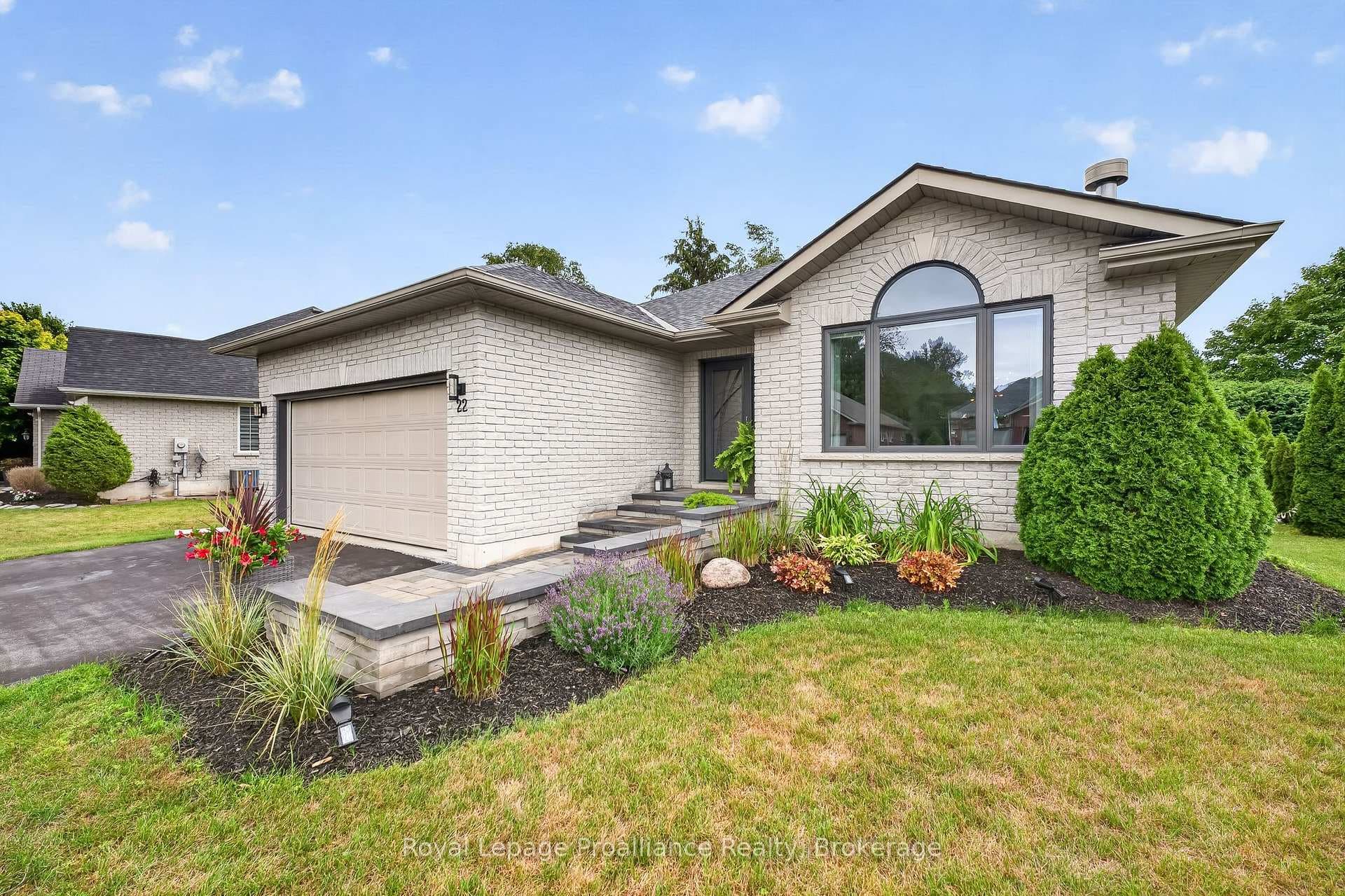 22 Iroquois Avenue photo 5