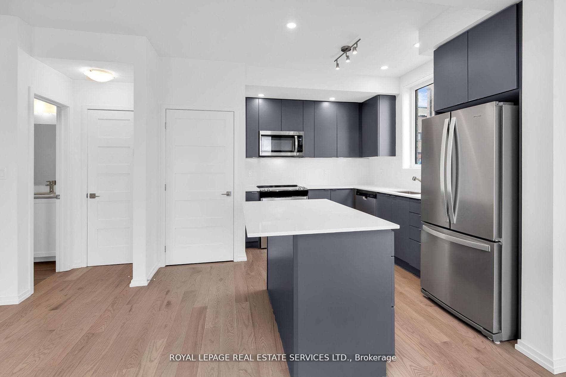 18 Lytham Green Circle Unit 3 photo 6