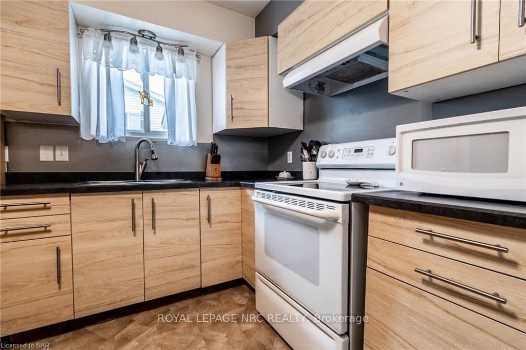 84 CEDARVALE Crescent photo 14
