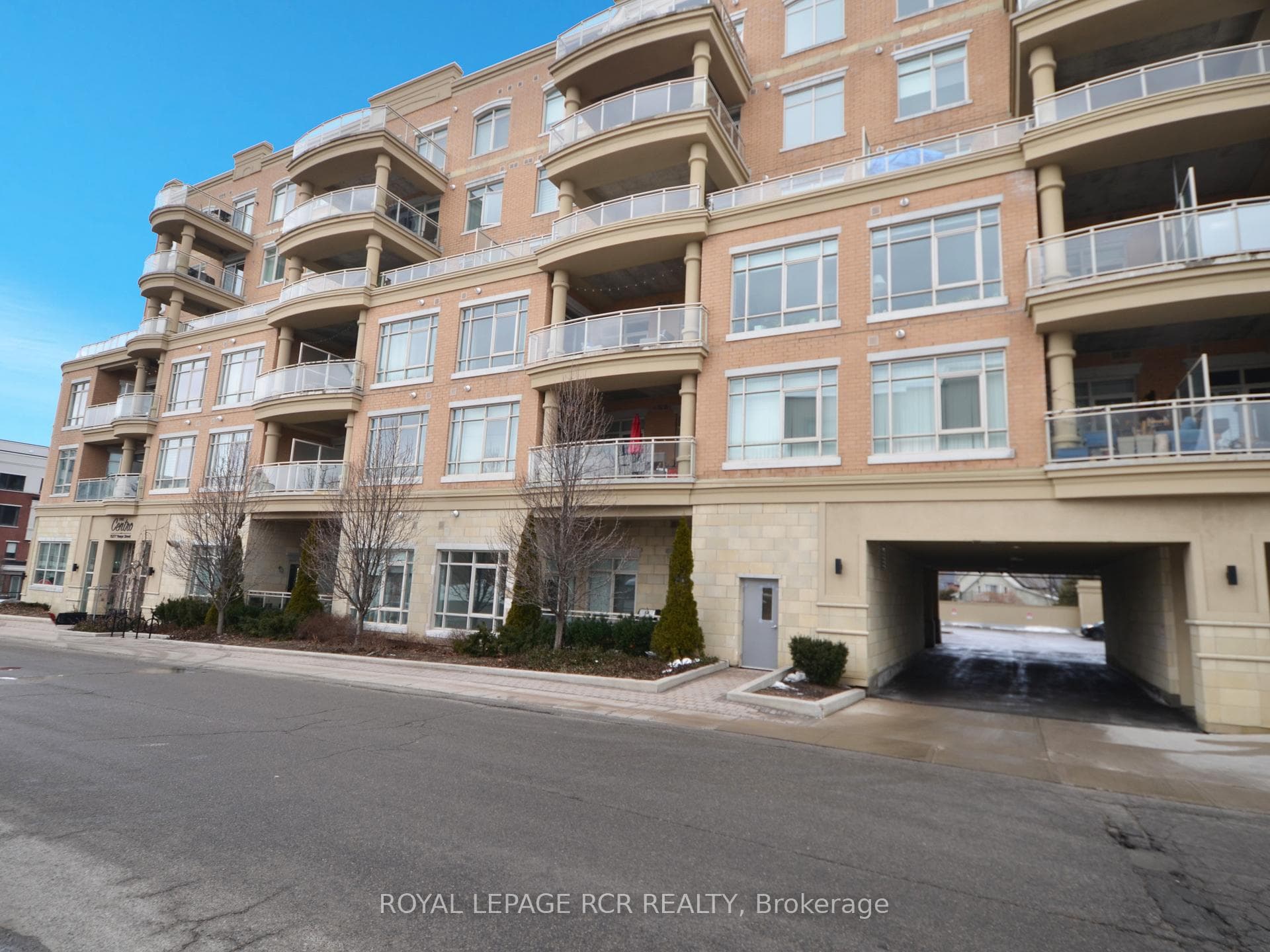 15277 Yonge Street Unit 710 photo 2