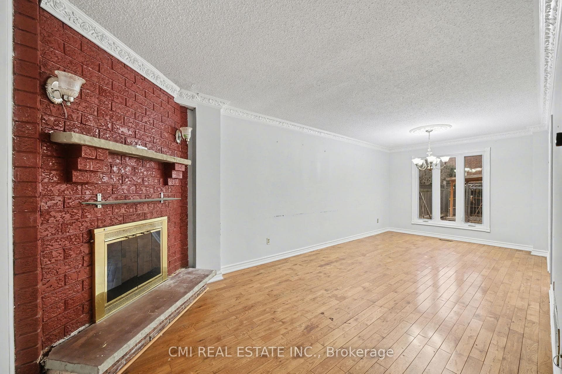 993 Lucerne Crescent photo 7