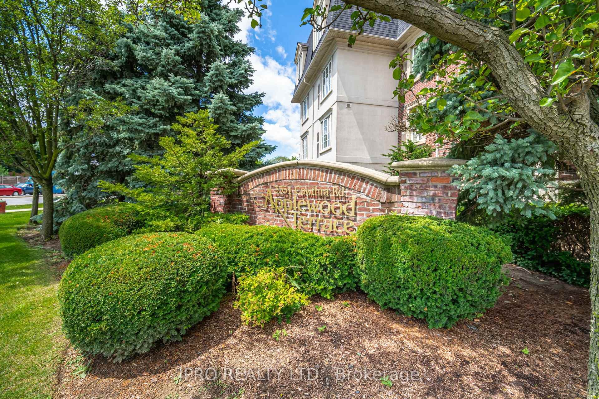 3351 Cawthra Road Unit 321 photo 2