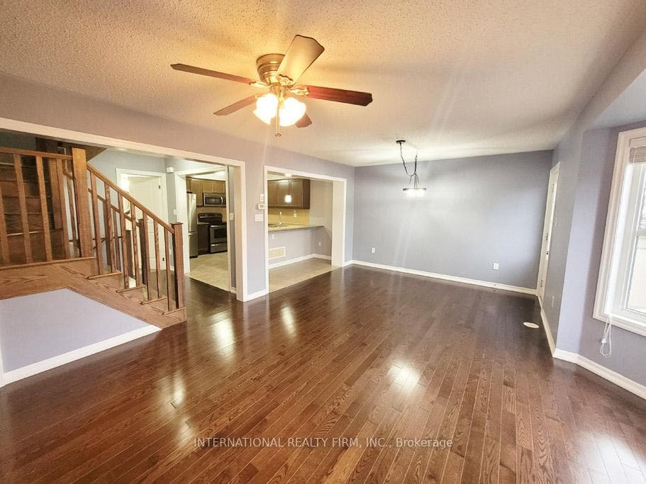 222 Mortimer Crescent photo 3