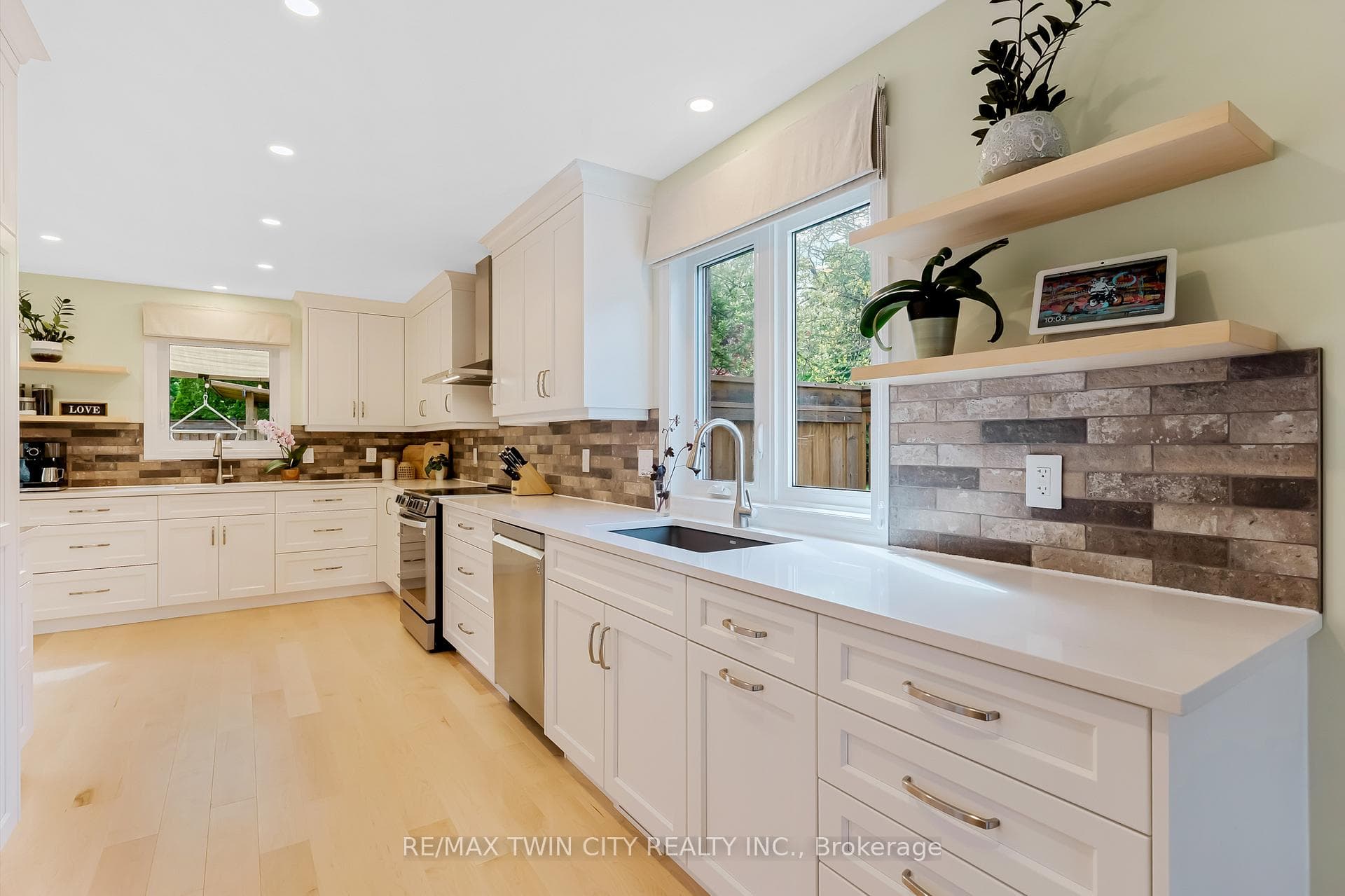 42 Handorf Drive photo 8