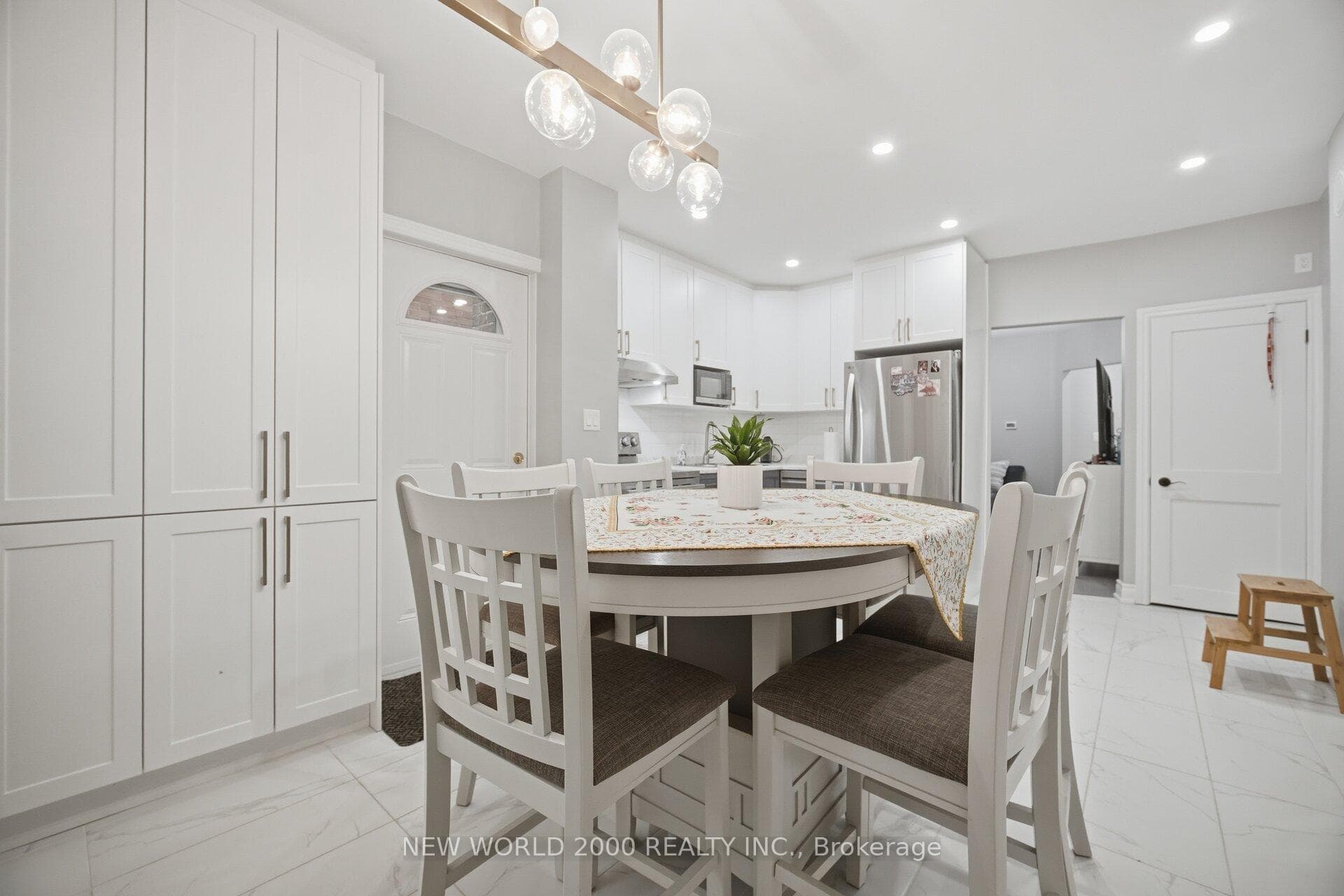 20 Rockwell Avenue photo 4