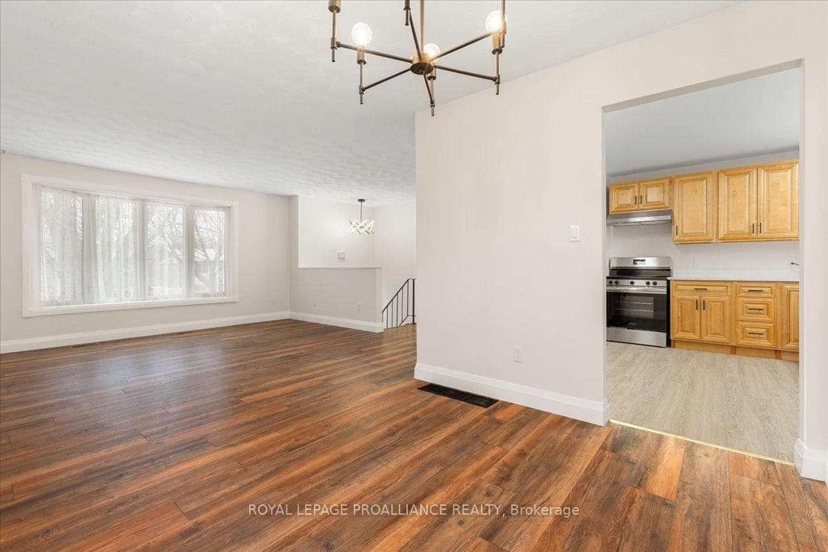 204 Elizabeth Street photo 8
