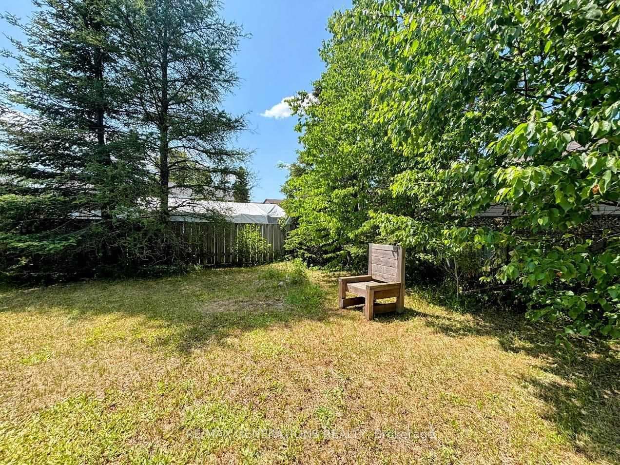 18 Hemlo Drive photo 44