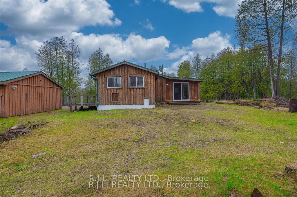 582 Sutton Road photo 37