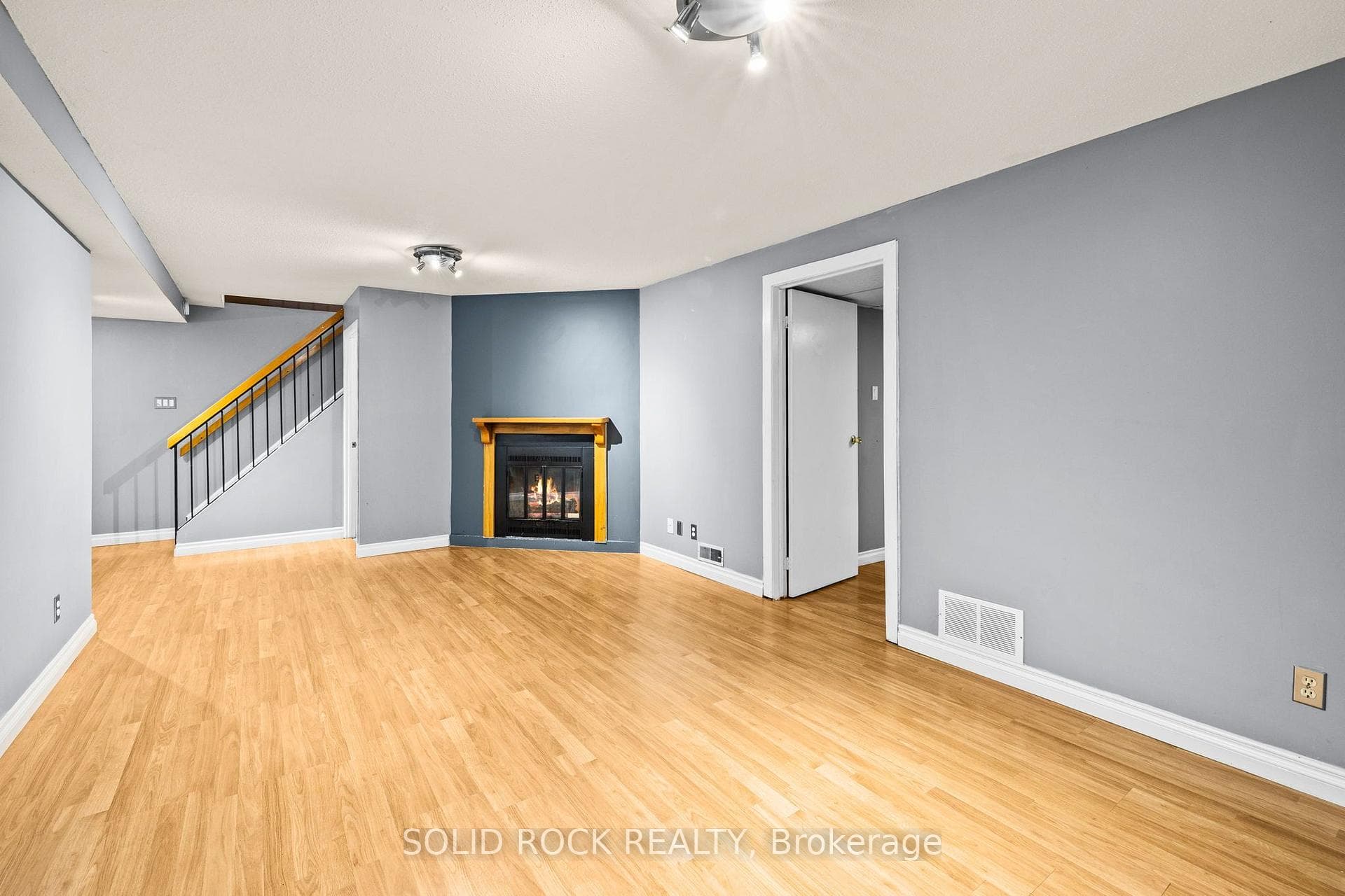 1631 Charbonneau Street photo 34