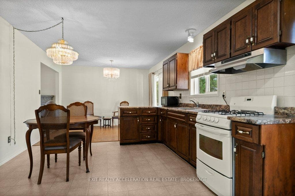 28 Sunset Crescent photo 10