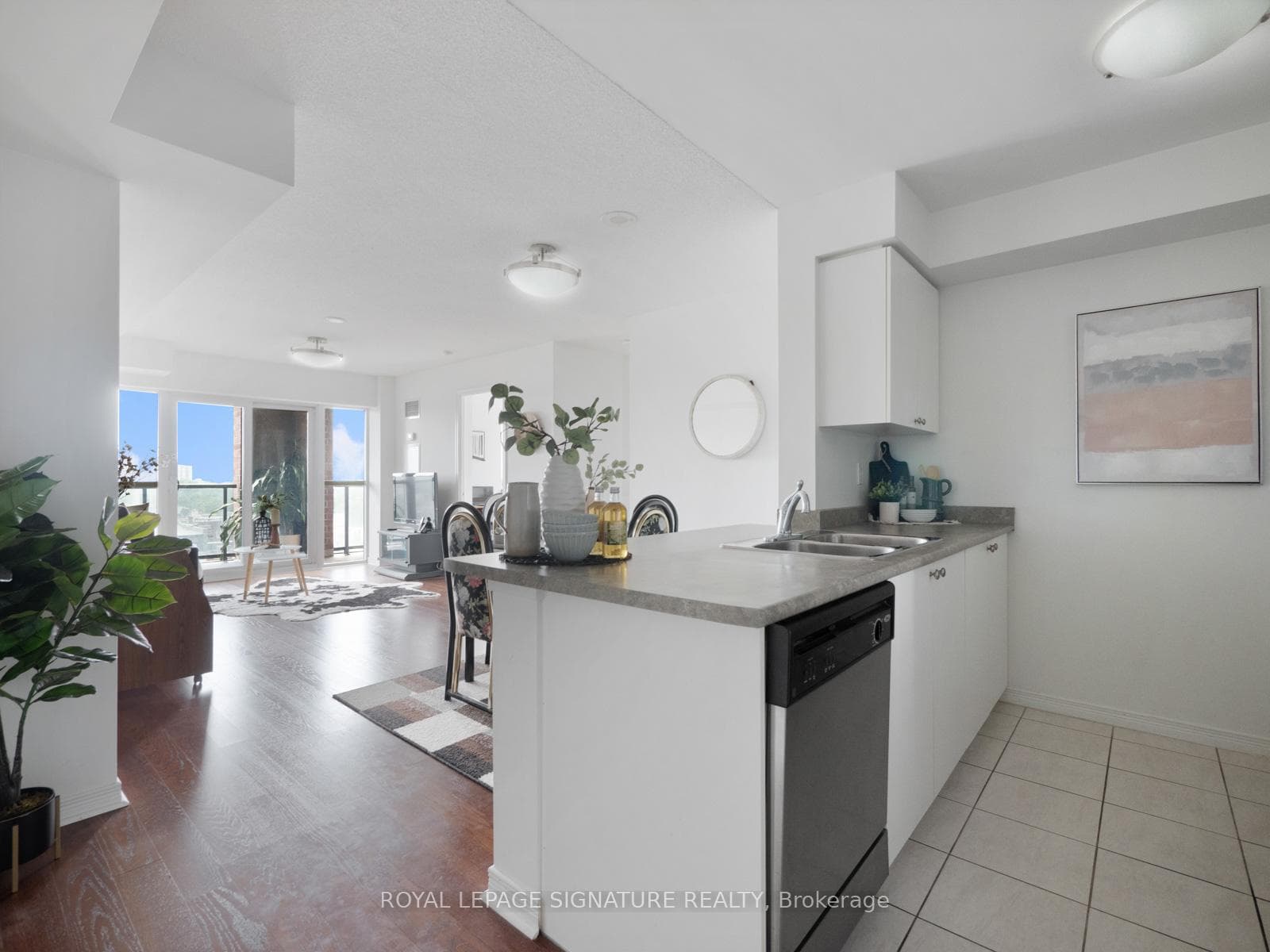 60 Heintzman Street Unit 842 photo 2