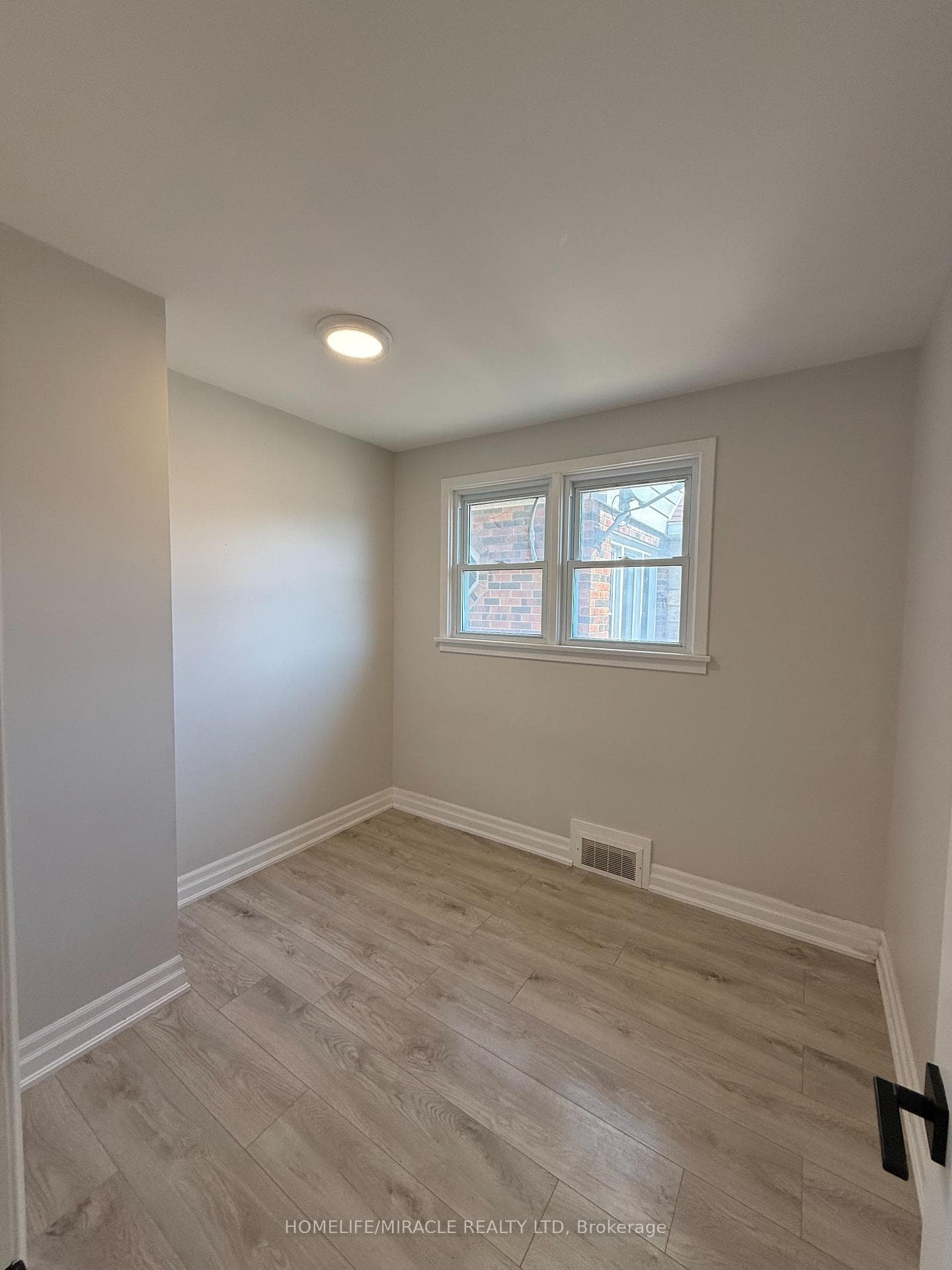 11 Garnet Street photo 15