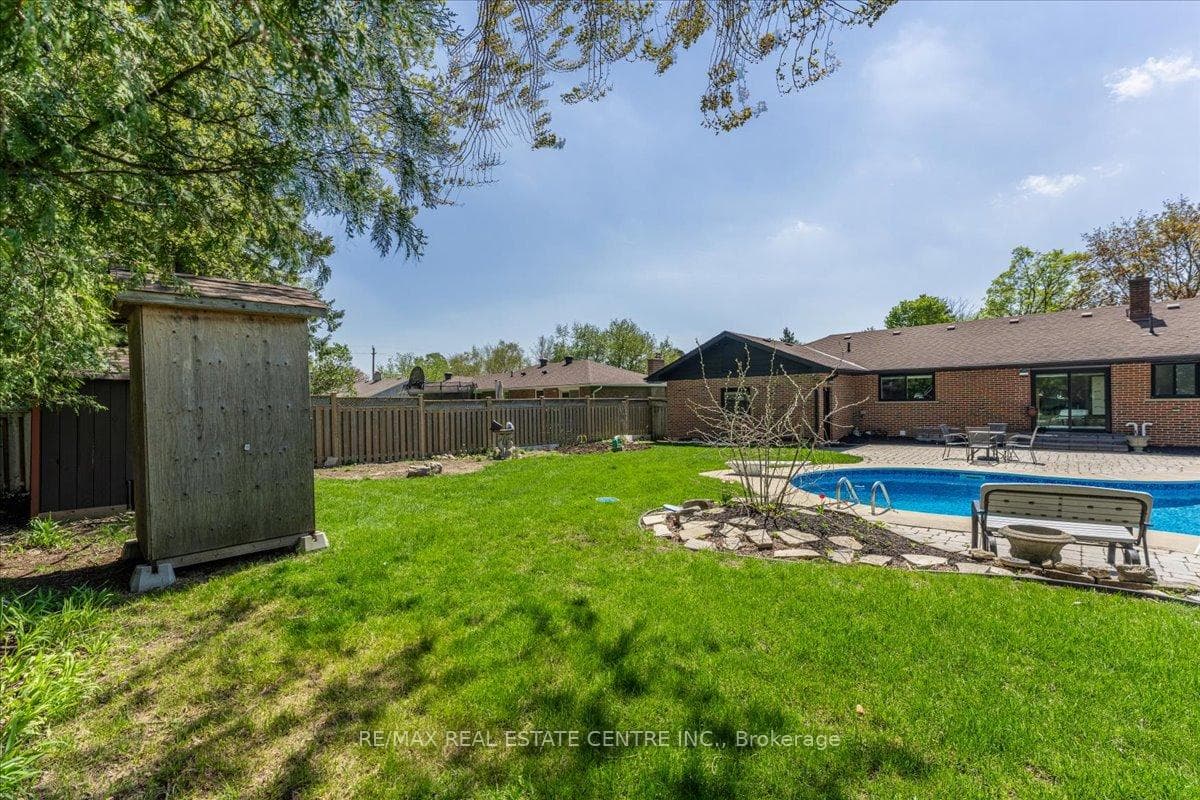 6 Maple Grove Road photo 40