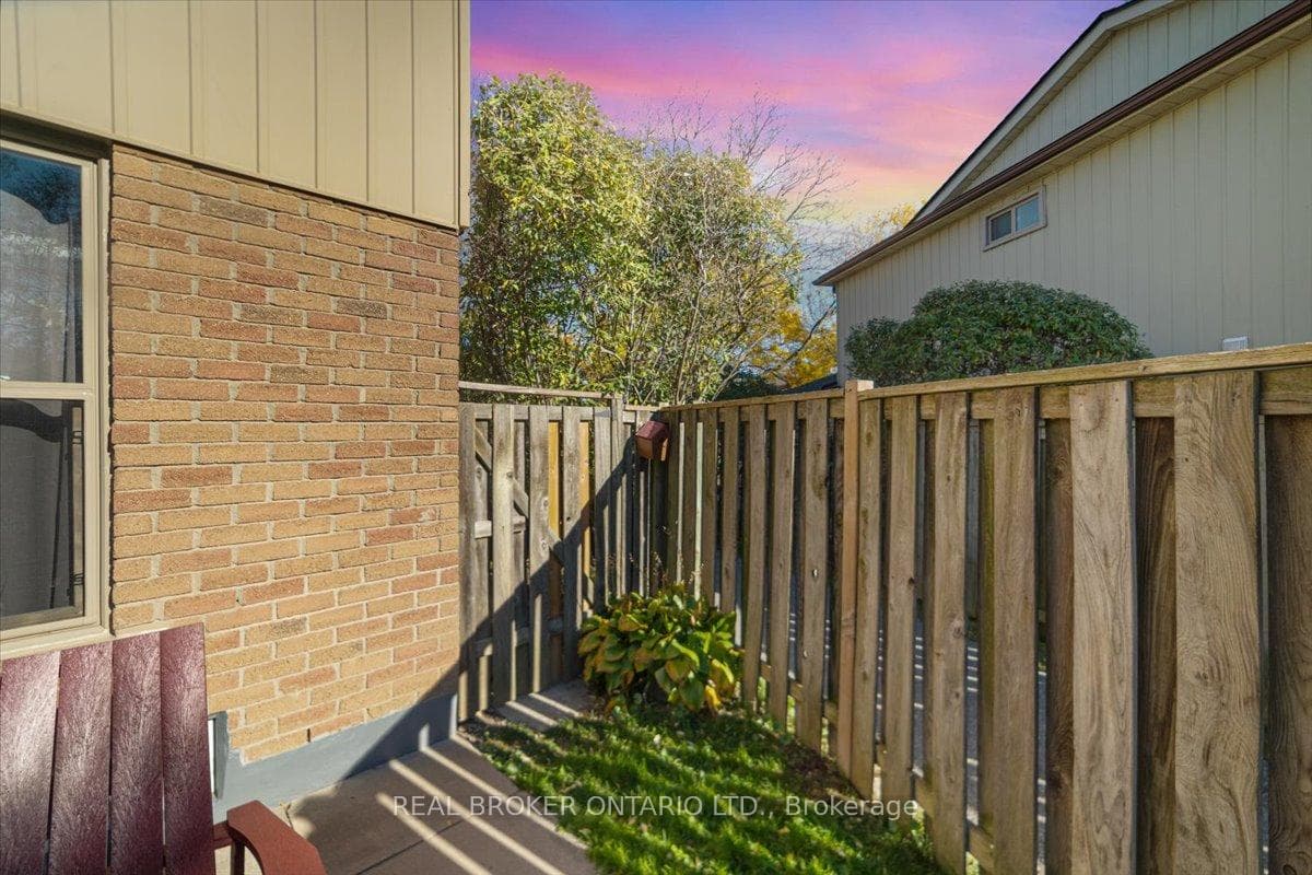 2655 Gananoque Drive Unit 18 photo 26