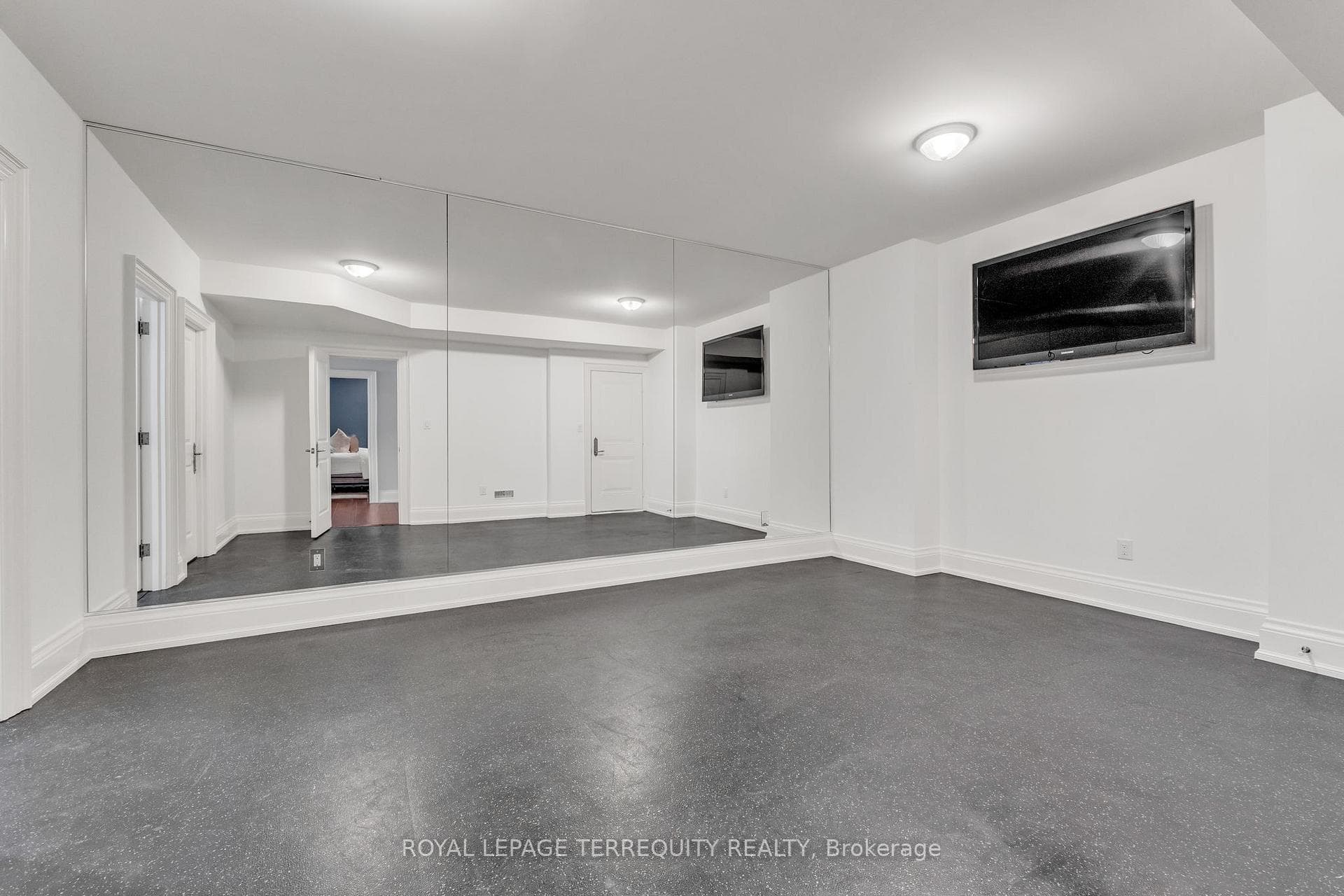 61 Princess Anne Crescent photo 41