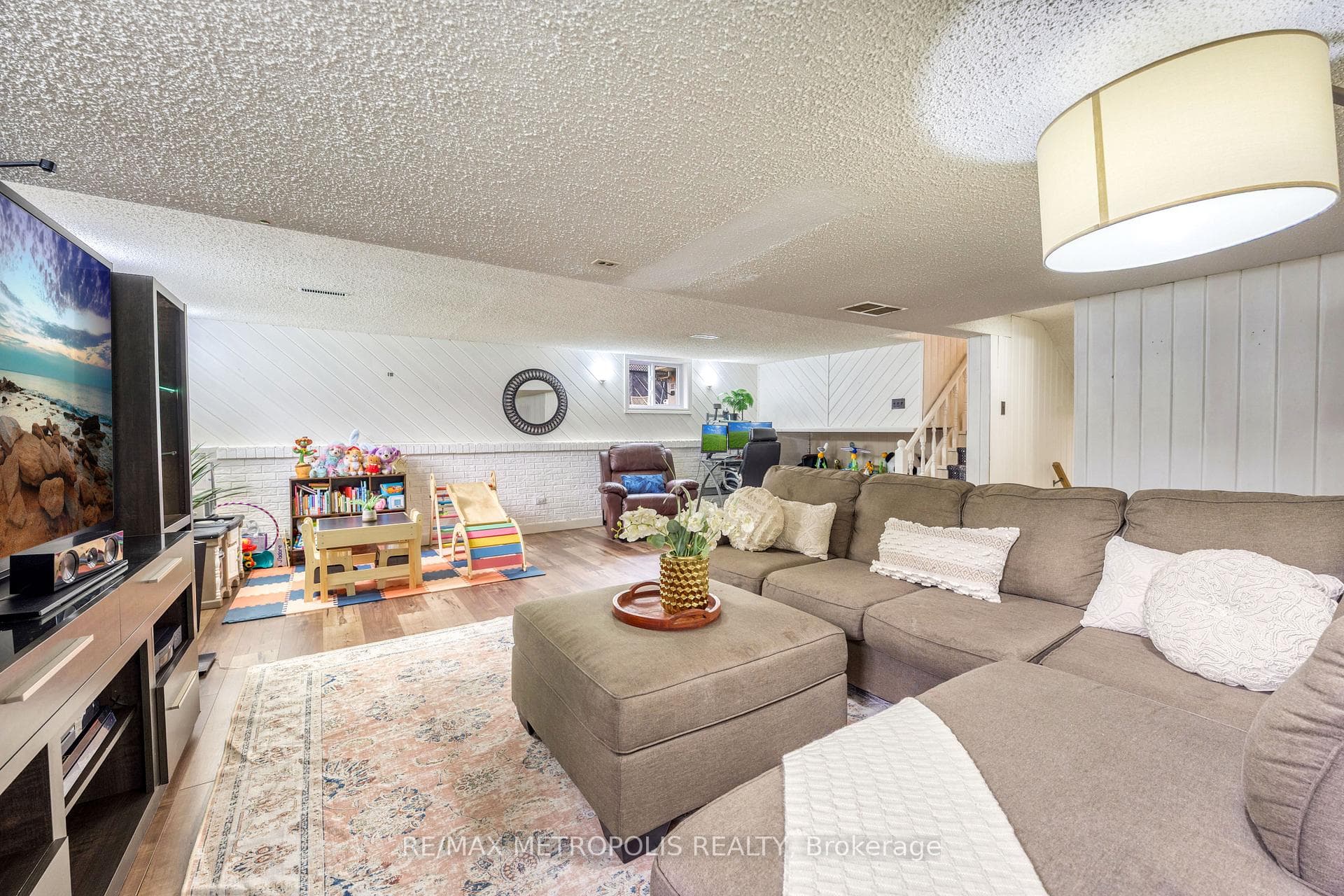 485 Bentinck Drive photo 25