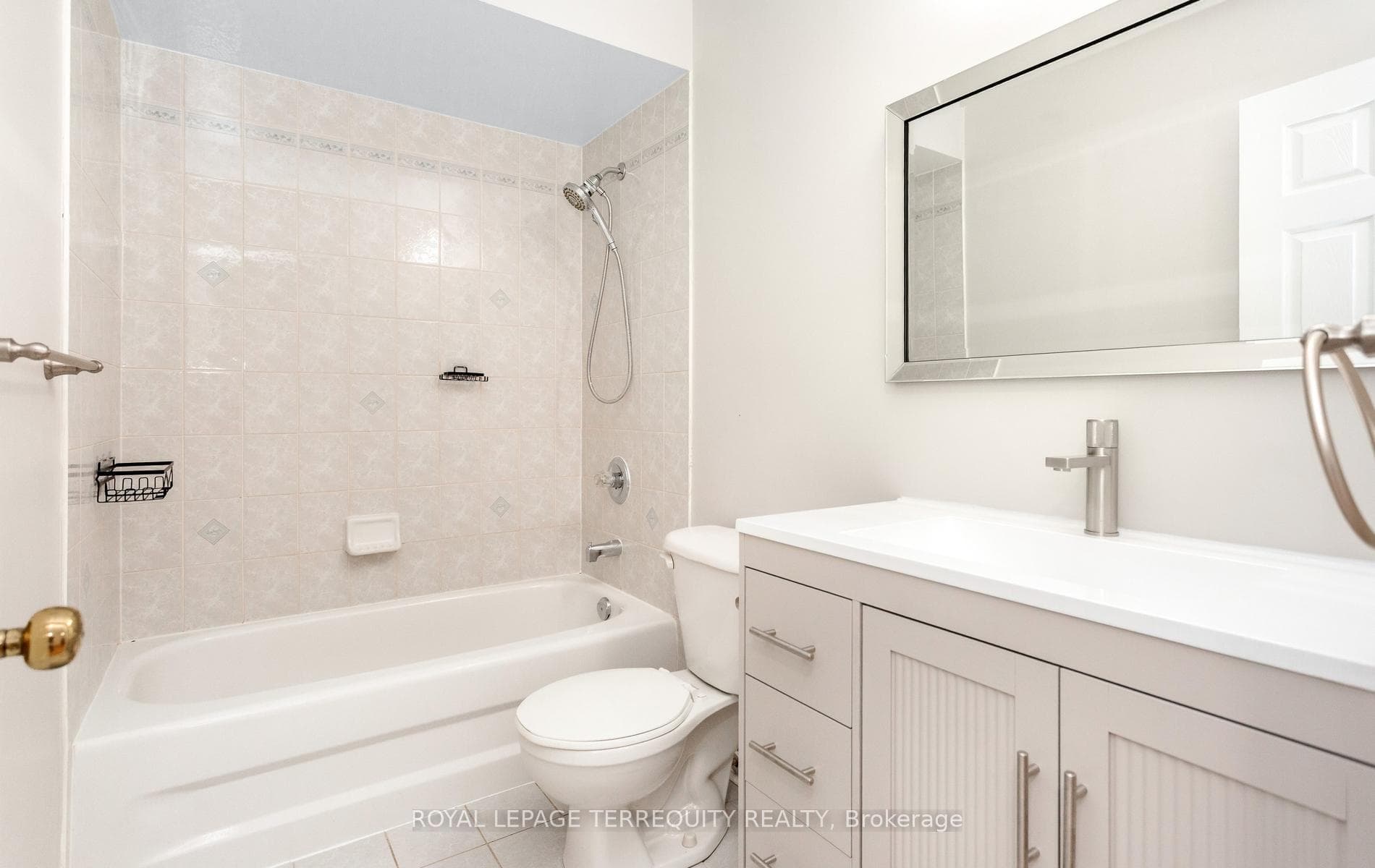 Main 4pc Bath