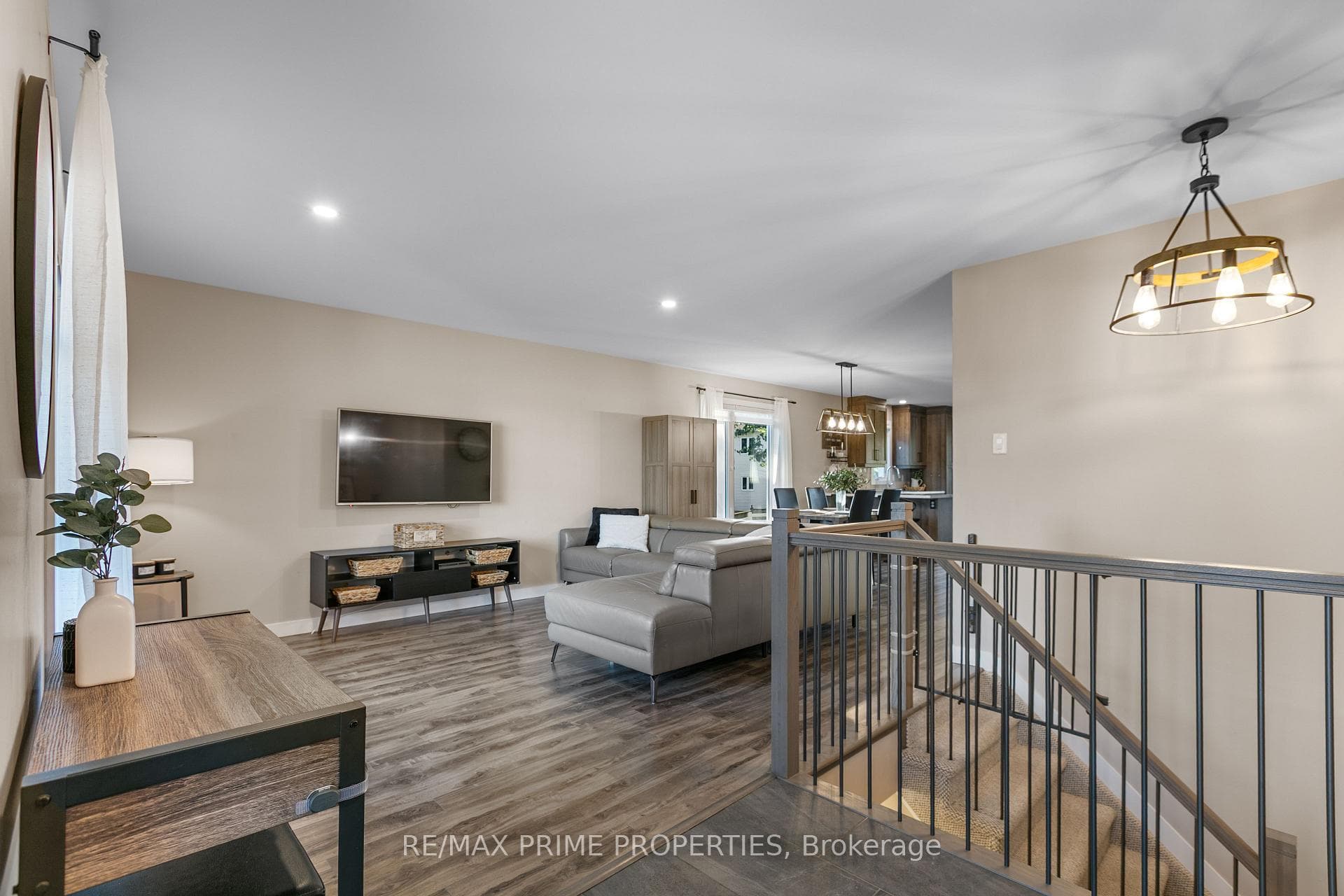 208 Filion Street photo 6
