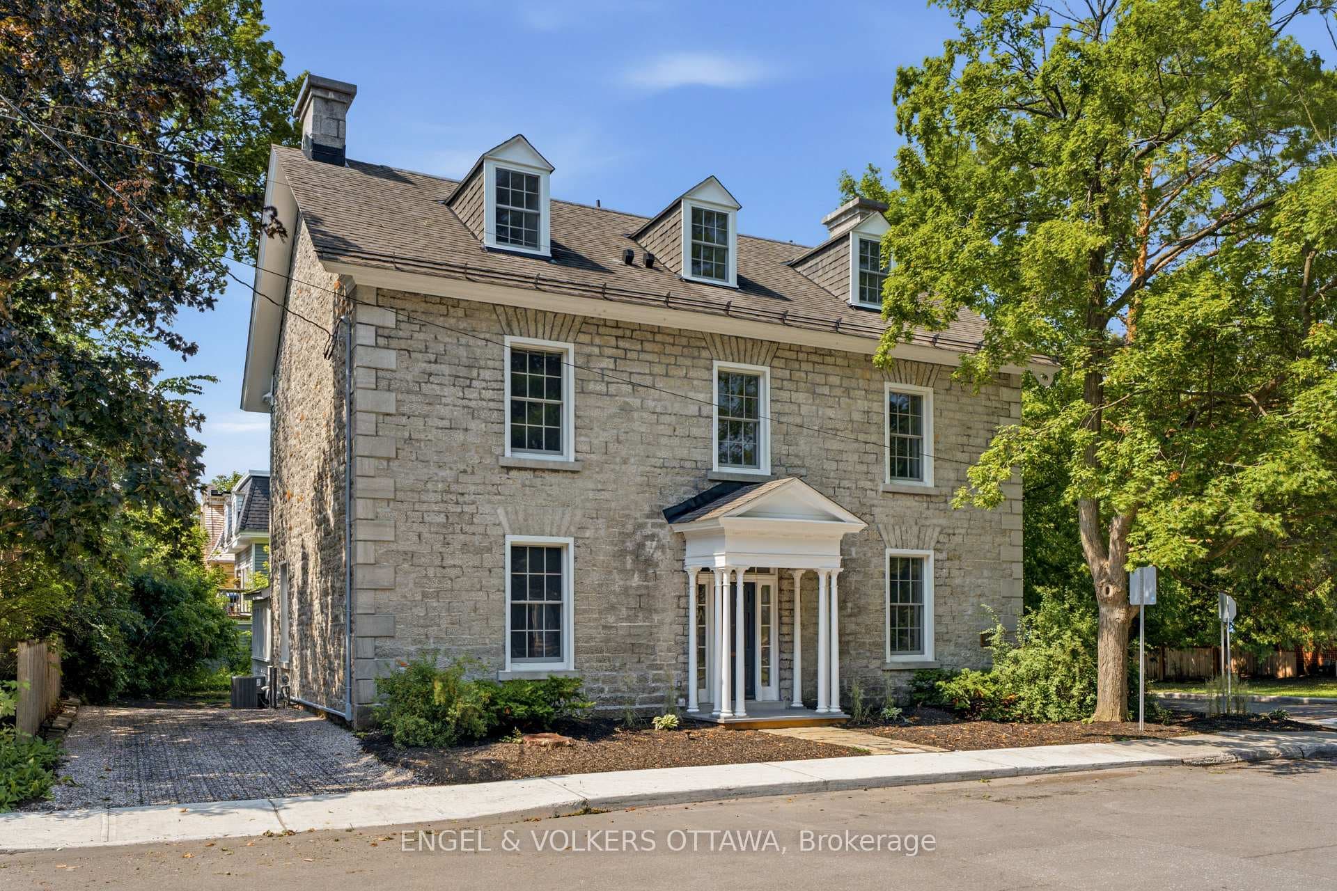 35 MacKay Street photo 2