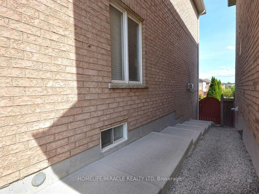 6 Hibiscus Court Unit Bsmt photo 2