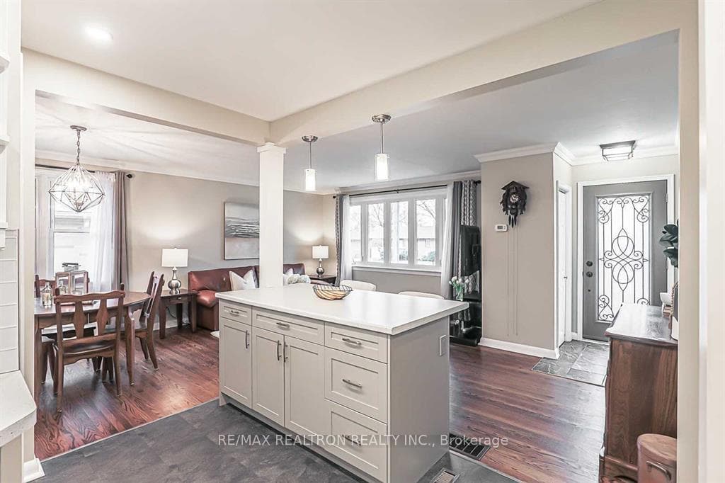 917 Henry Street photo 14