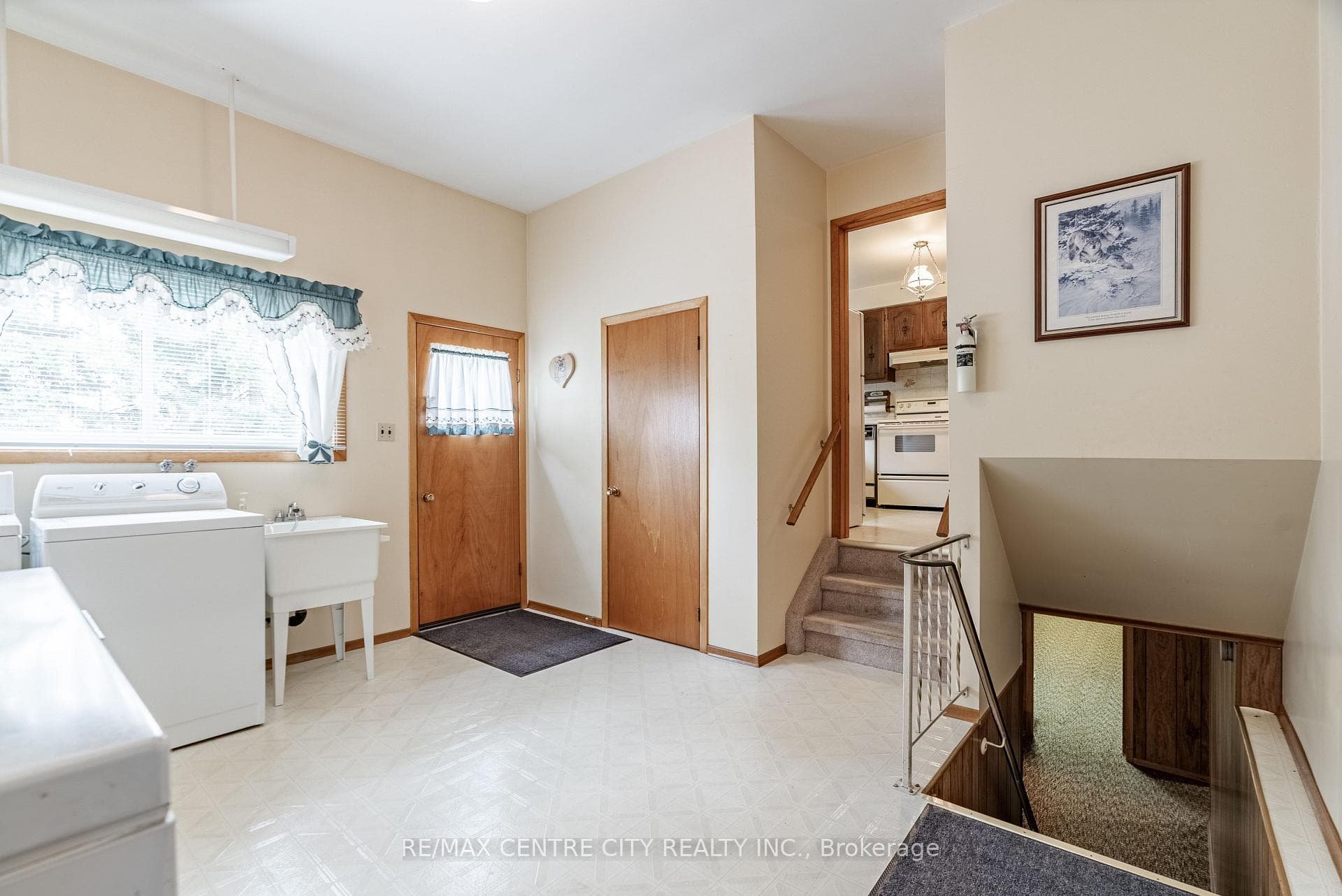 387 John Street photo 25