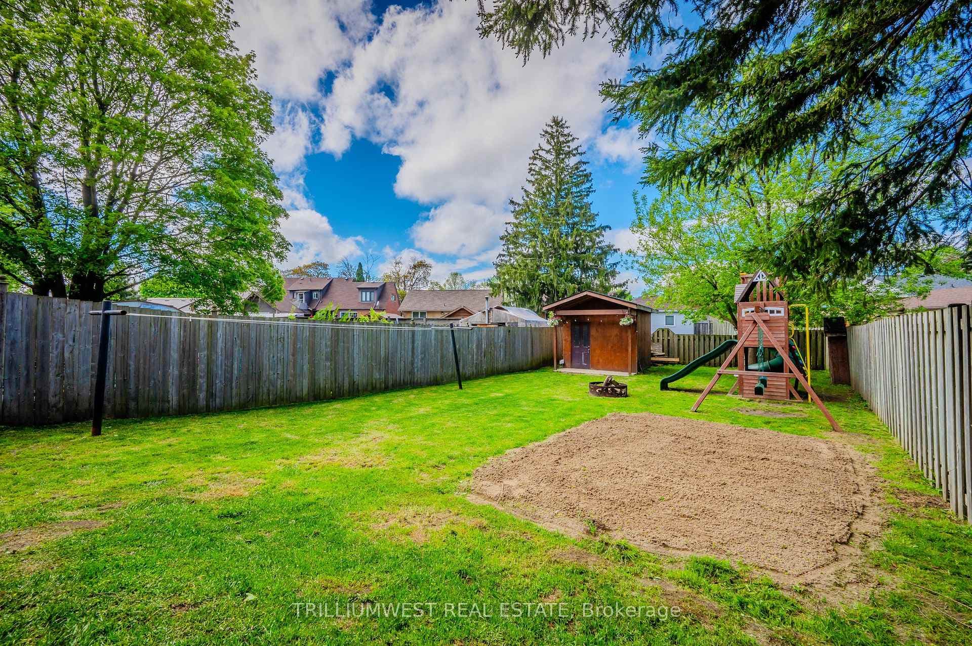 152 Donald Street photo 34