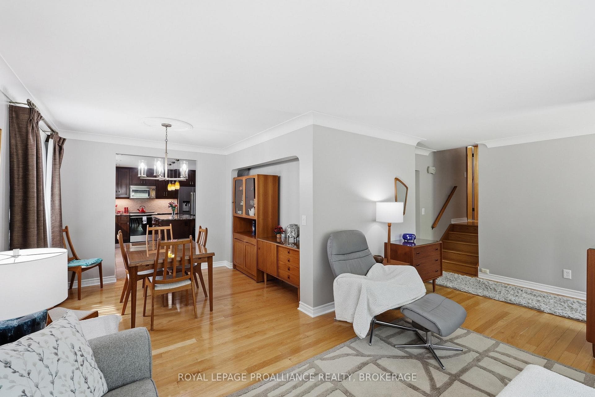 6 Byron Crescent photo 10