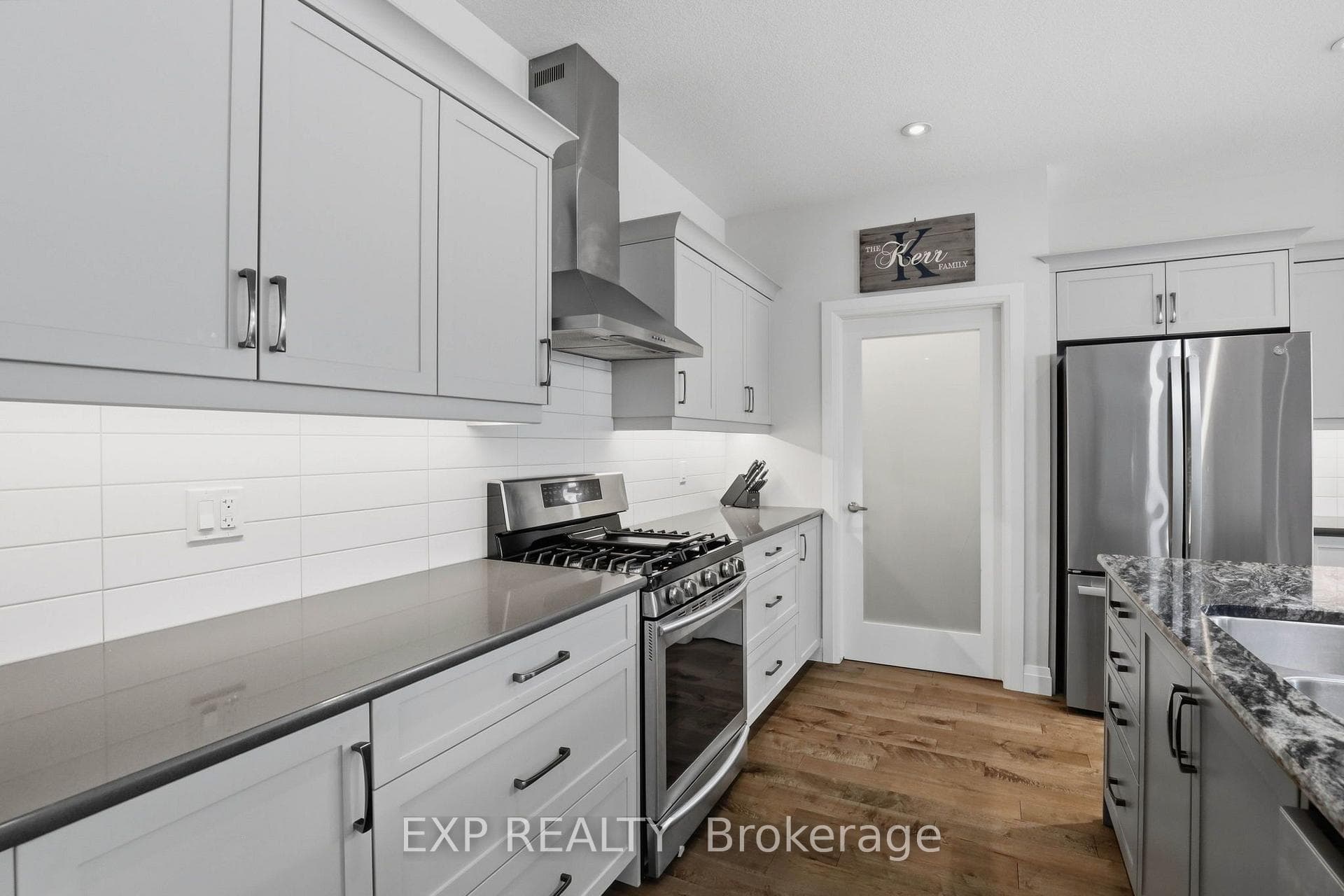 541 Bennett Crescent photo 14