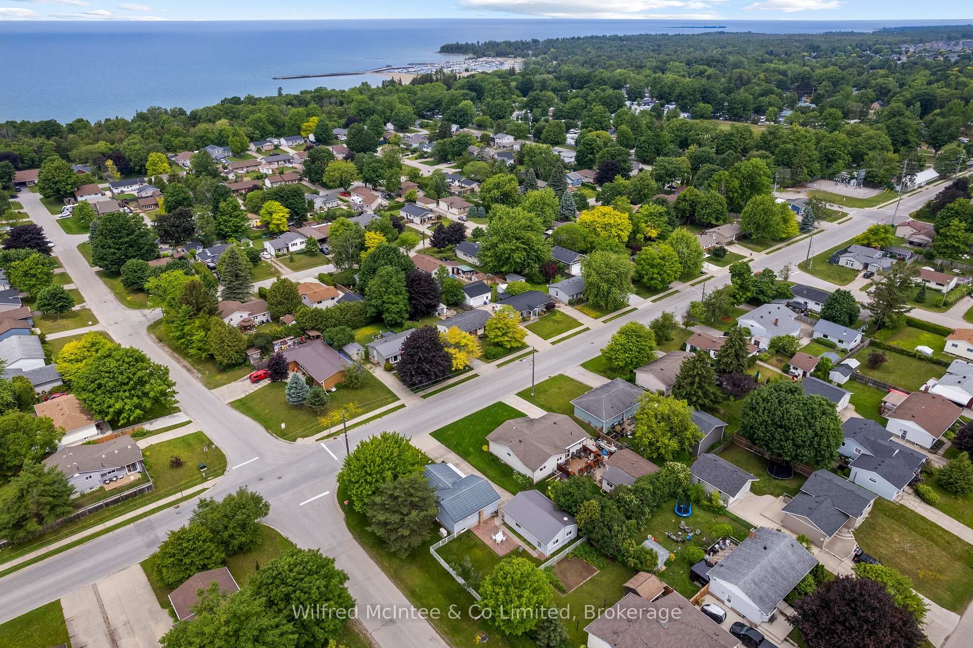 455 Bruce Street photo 15