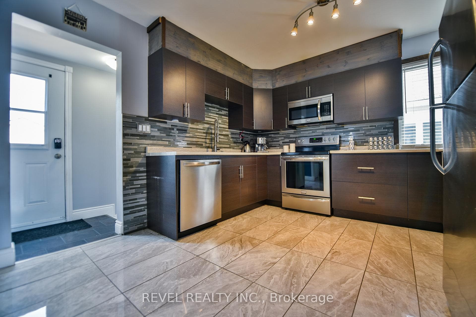 273 Toke Street photo 11