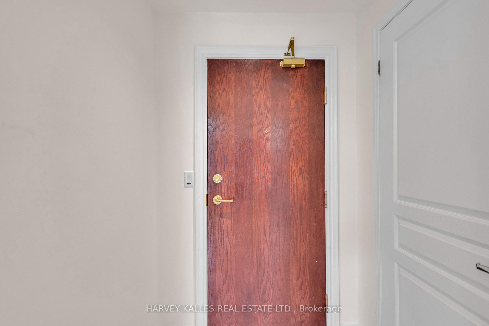 1 Deer Park Crescent Unit 303 photo 6