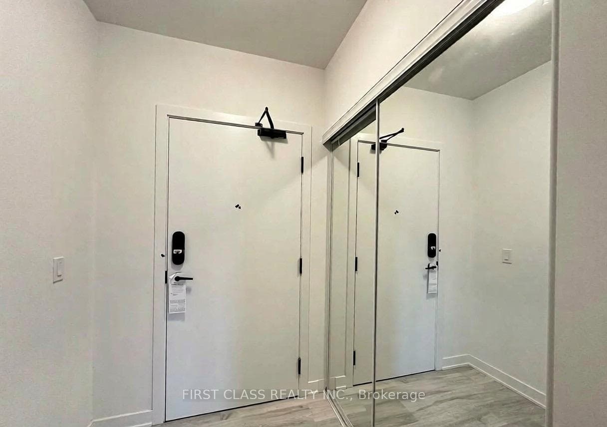 135 Lower Sherbourne St N/A Unit 1733W photo 2